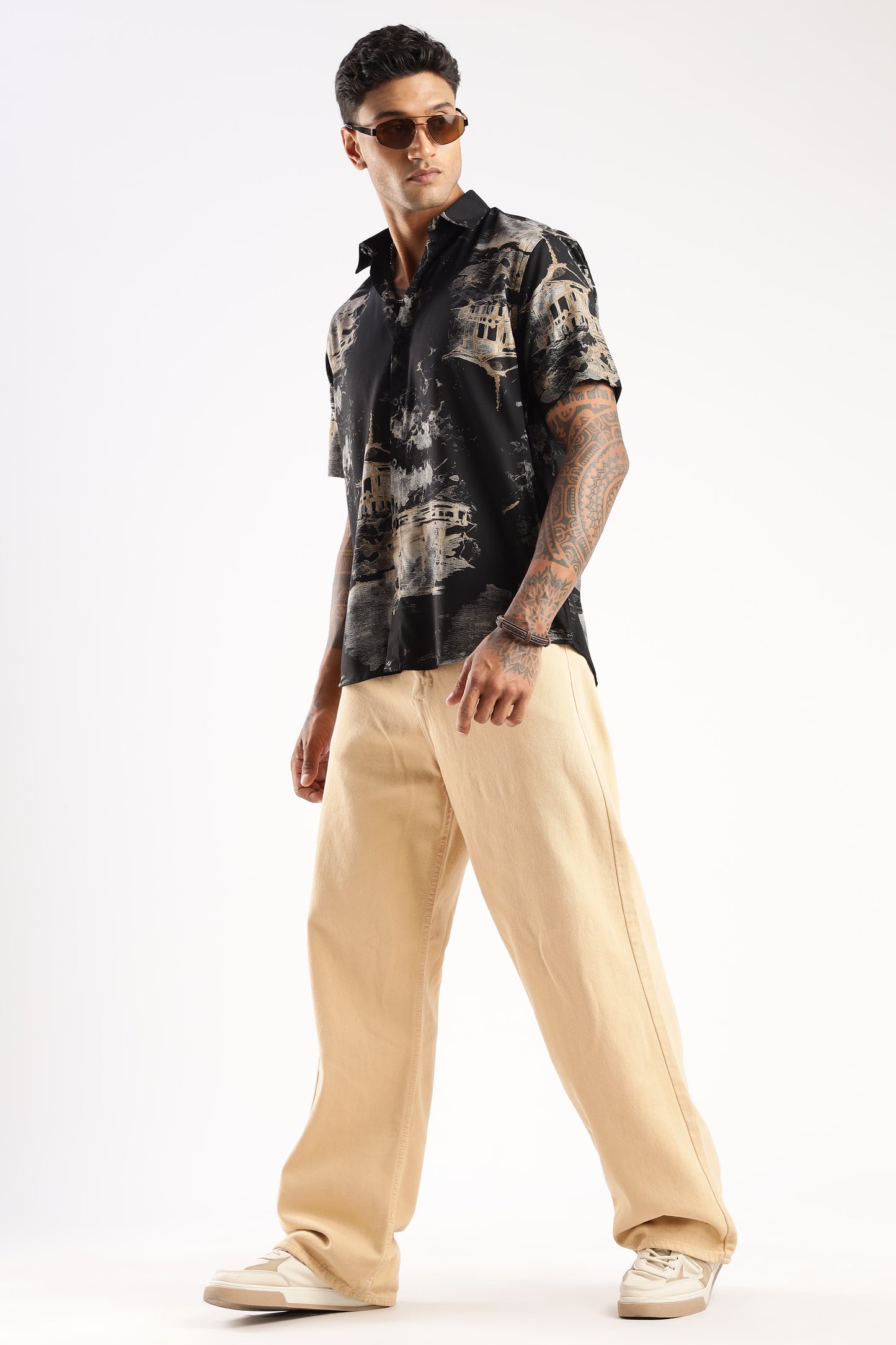 Men’s Ink-Wash Pagoda Landscape Short-Sleeve Shirt – Black/Sand