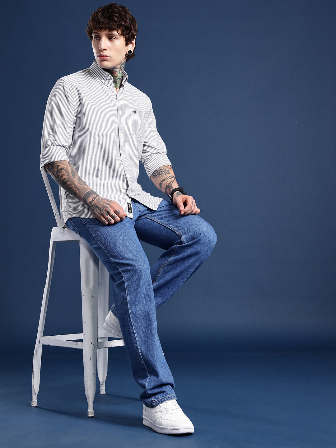 White & Charcoal Vertical-Stripe Oxford Shirt – Button-Down Collar