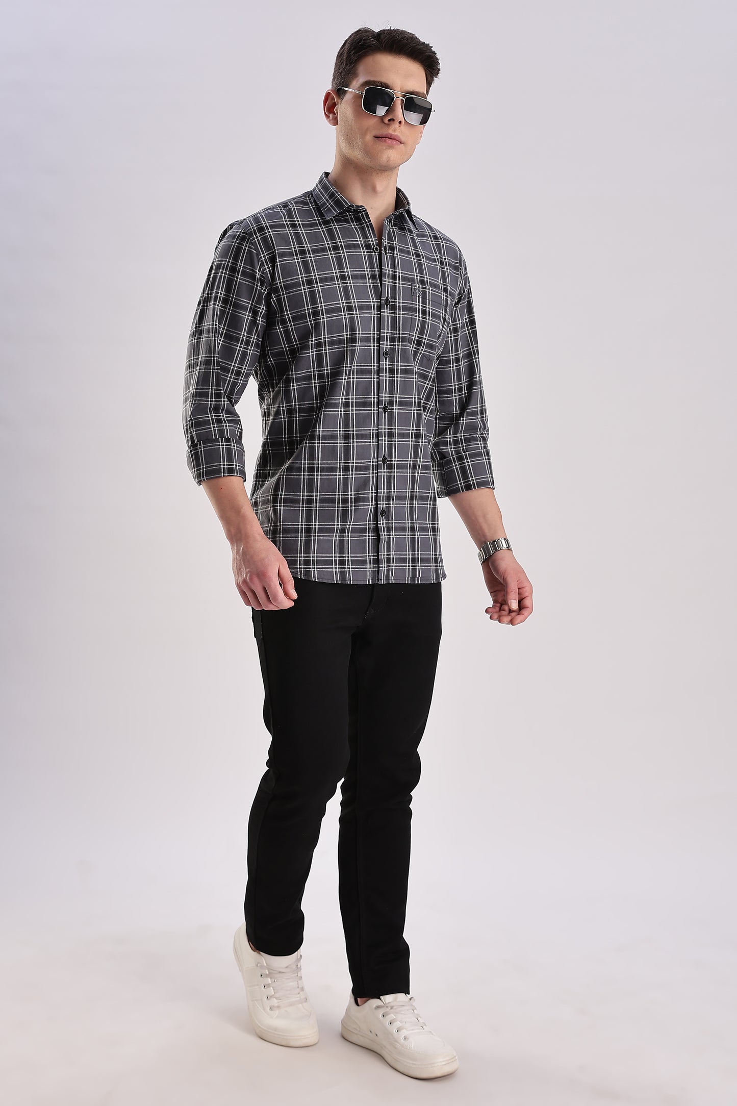 Men’s Classic Plaid Long-Sleeve Shirt – Charcoal & White