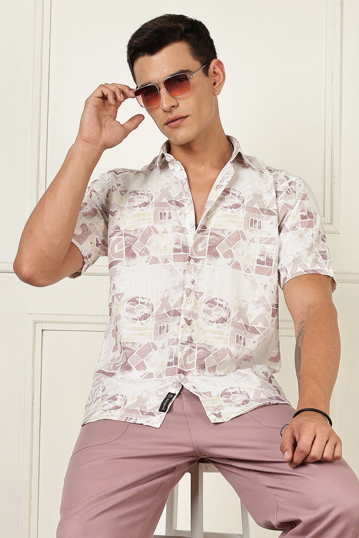 Men’s Pastel Geo Print Short-Sleeve Shirt – White/Mauve