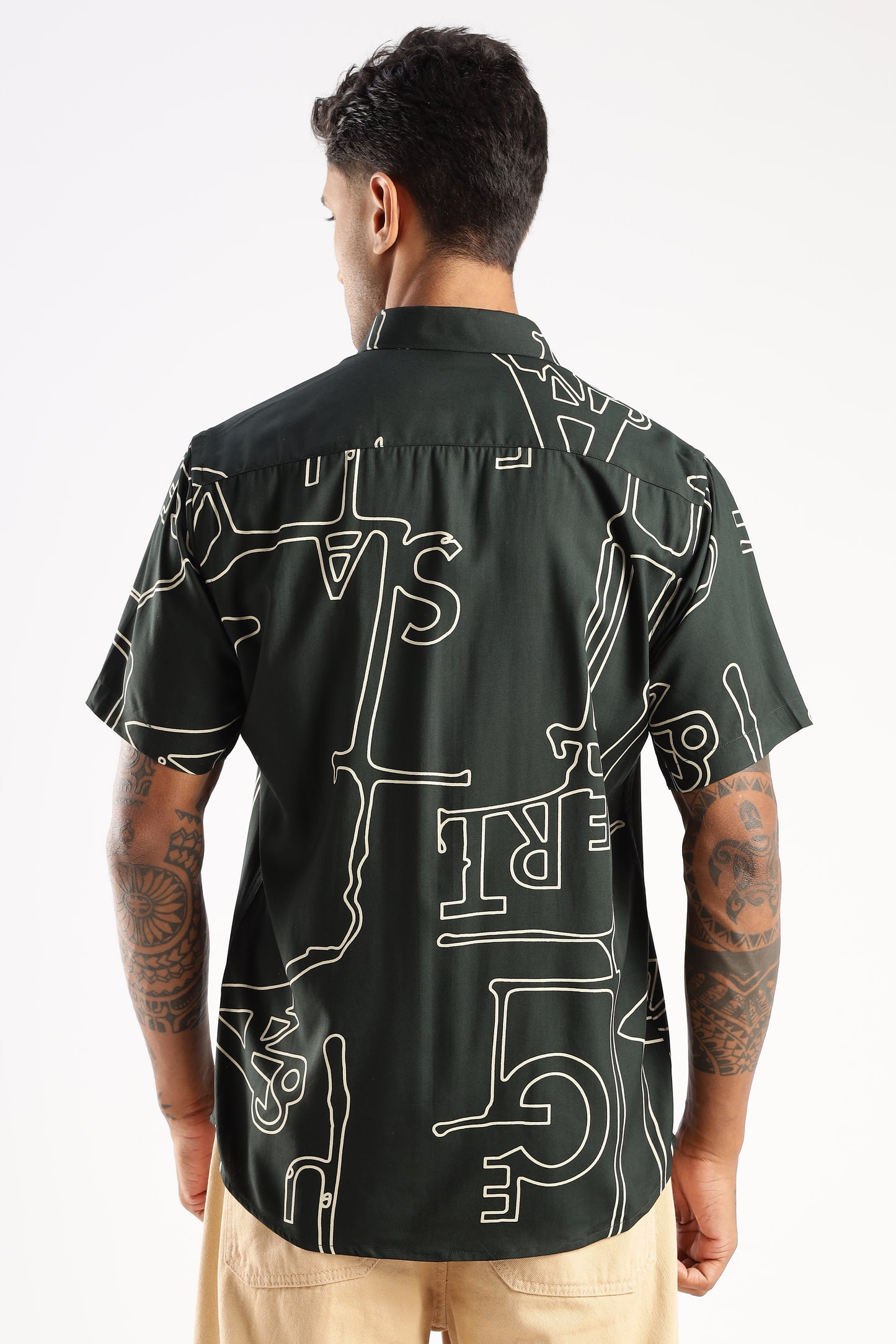 Men’s Minimal Linework Button-Down – Short Sleeves