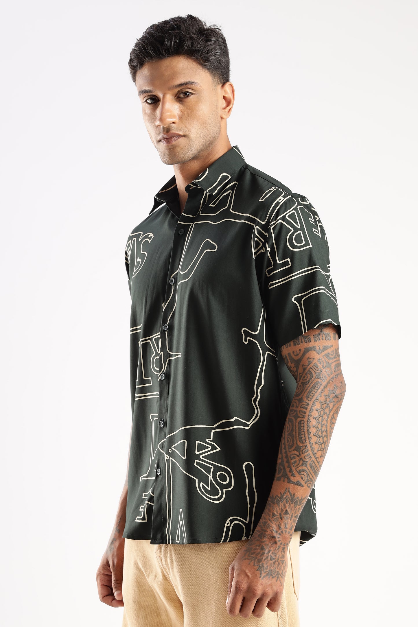 Men’s Minimal Linework Button-Down – Short Sleeves