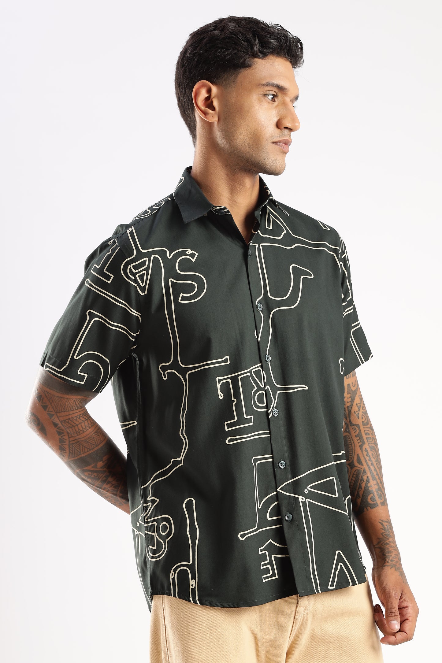 Men’s Minimal Linework Button-Down – Short Sleeves