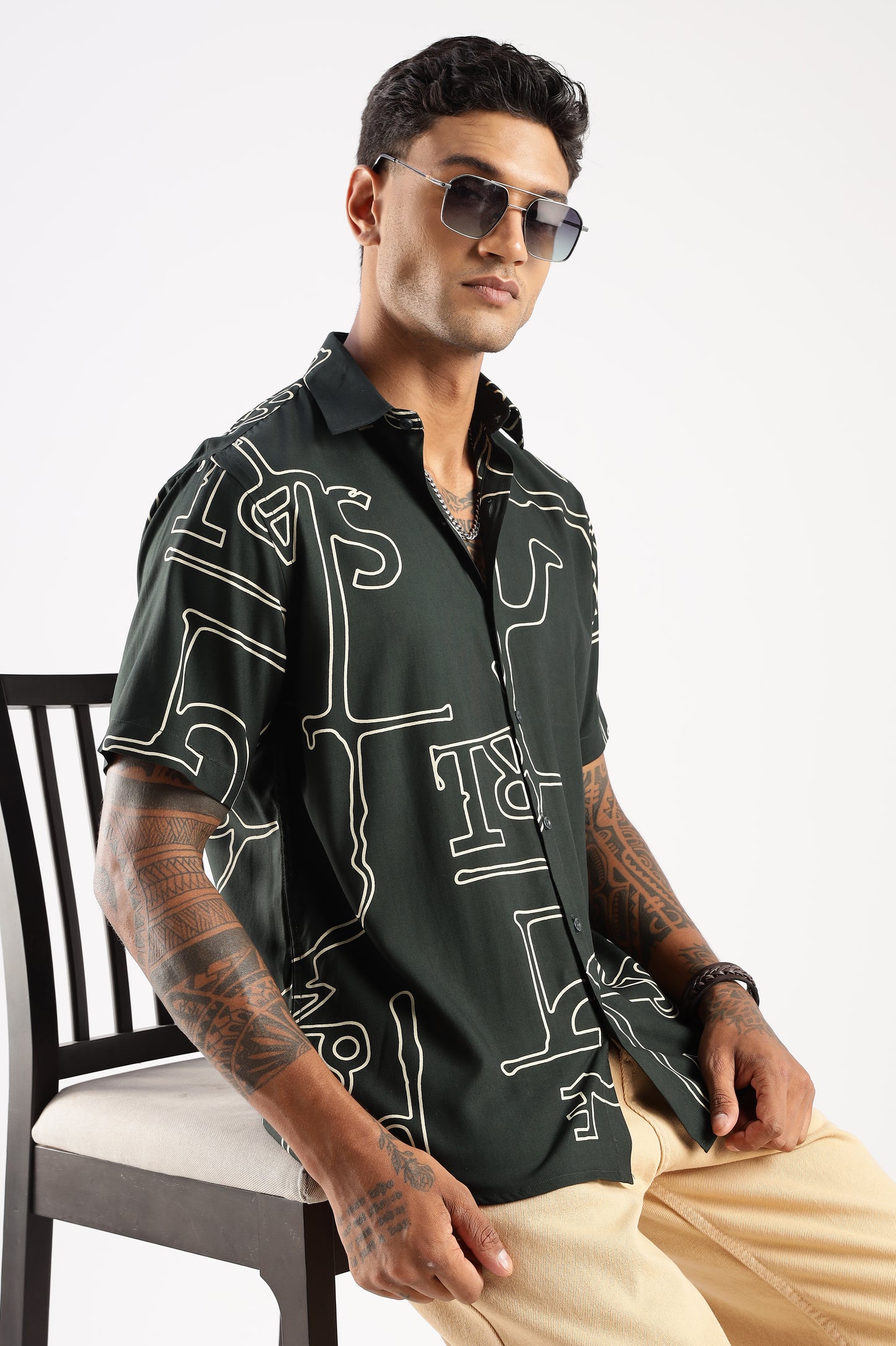 Men’s Minimal Linework Button-Down – Short Sleeves