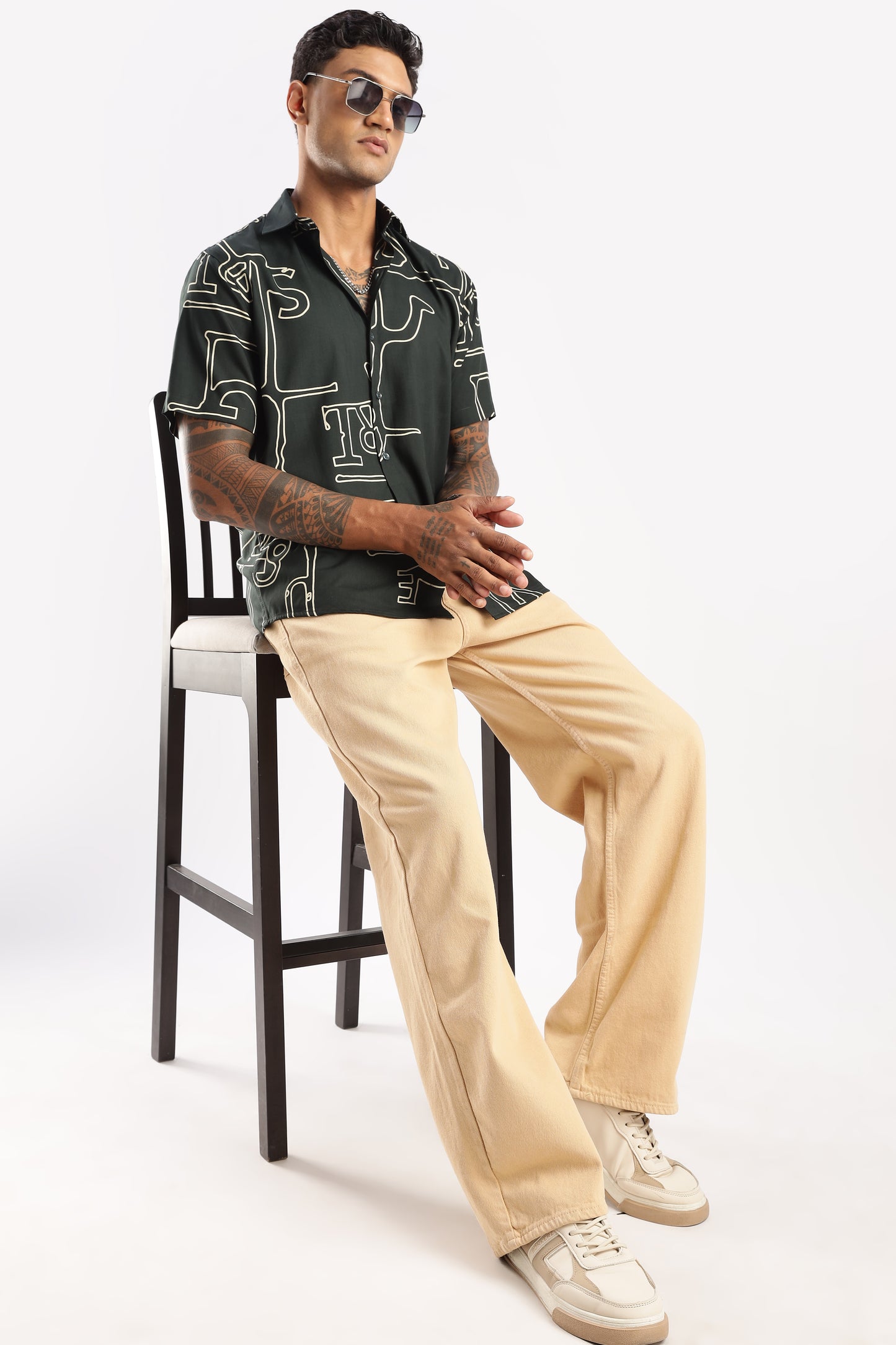 Men’s Minimal Linework Button-Down – Short Sleeves