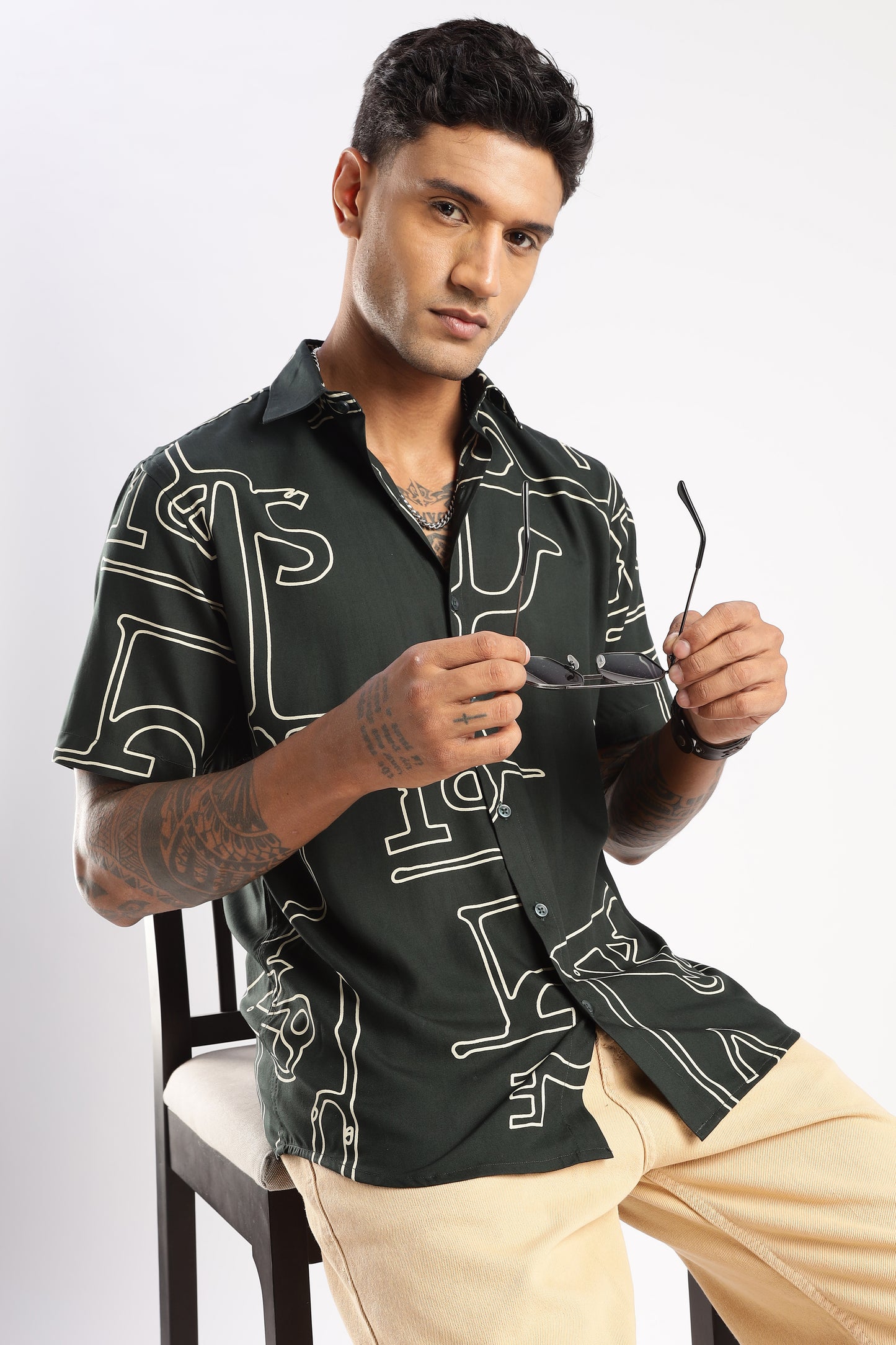 Men’s Minimal Linework Button-Down – Short Sleeves