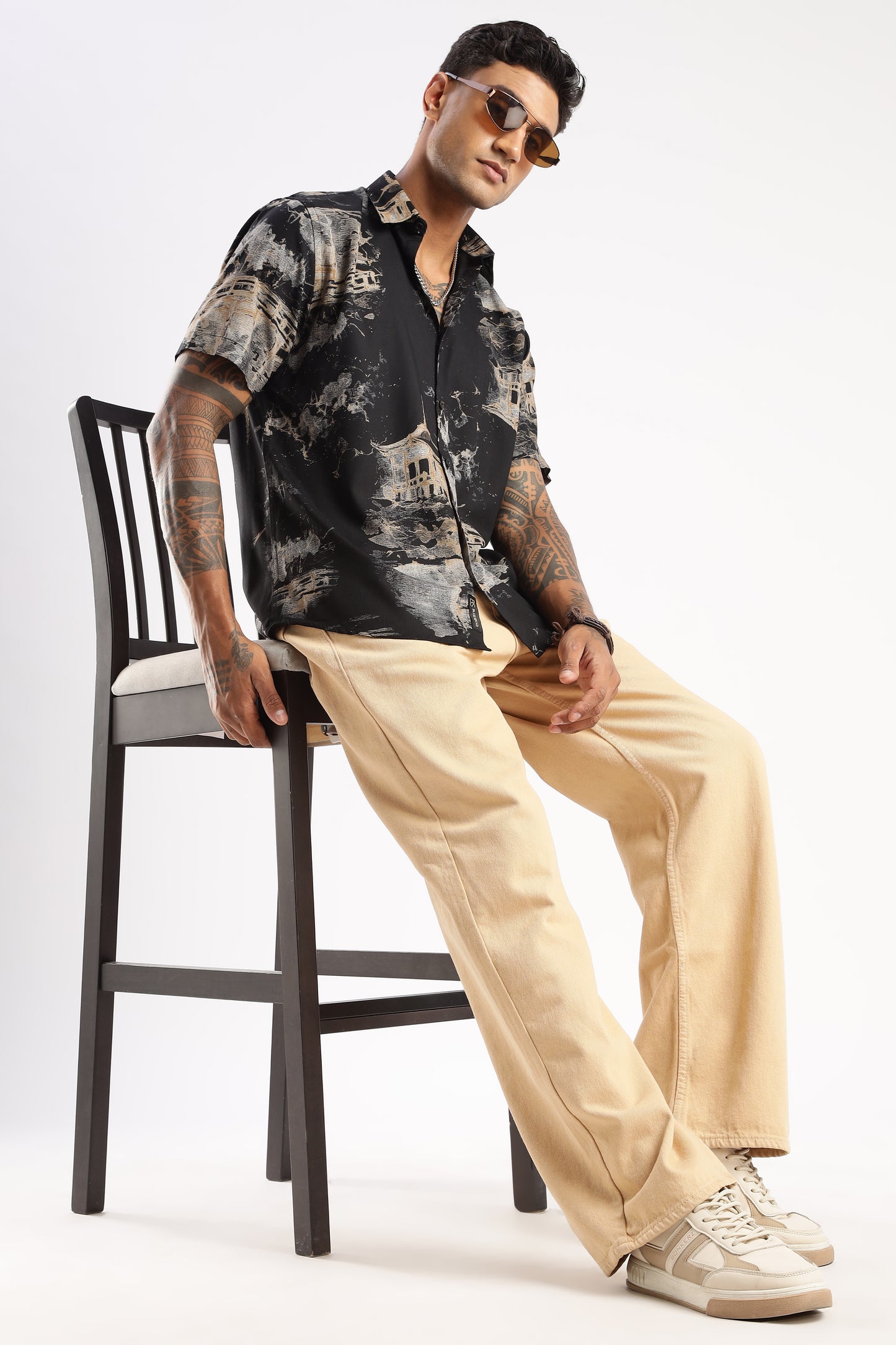 Men’s Ink-Wash Pagoda Landscape Short-Sleeve Shirt – Black/Sand