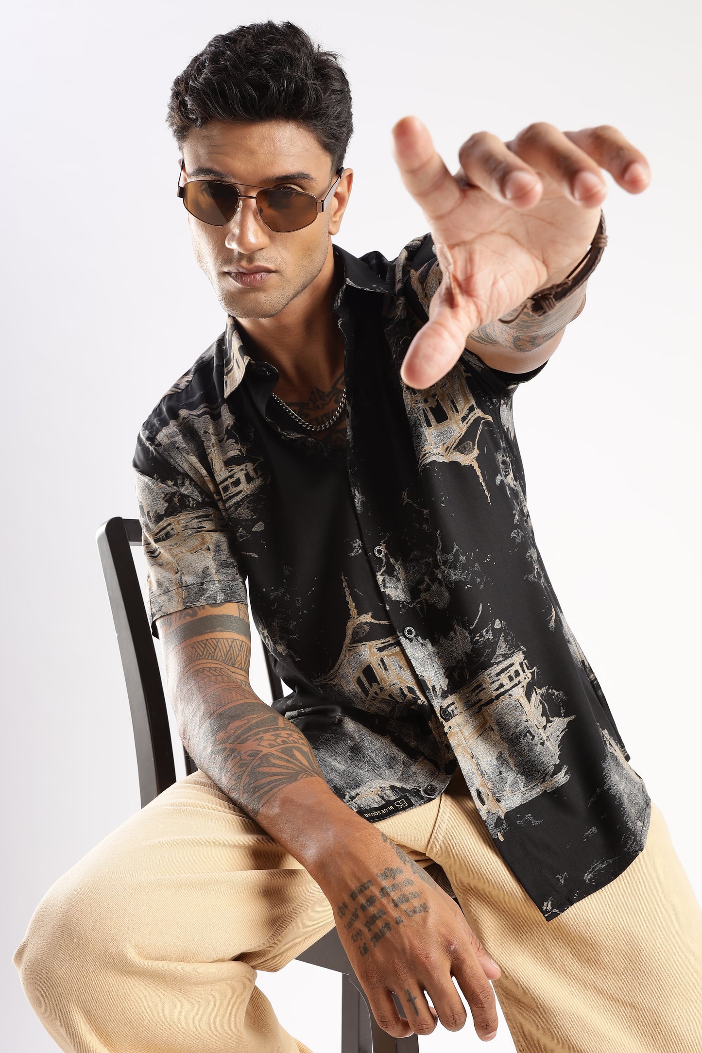 Men’s Ink-Wash Pagoda Landscape Short-Sleeve Shirt – Black/Sand