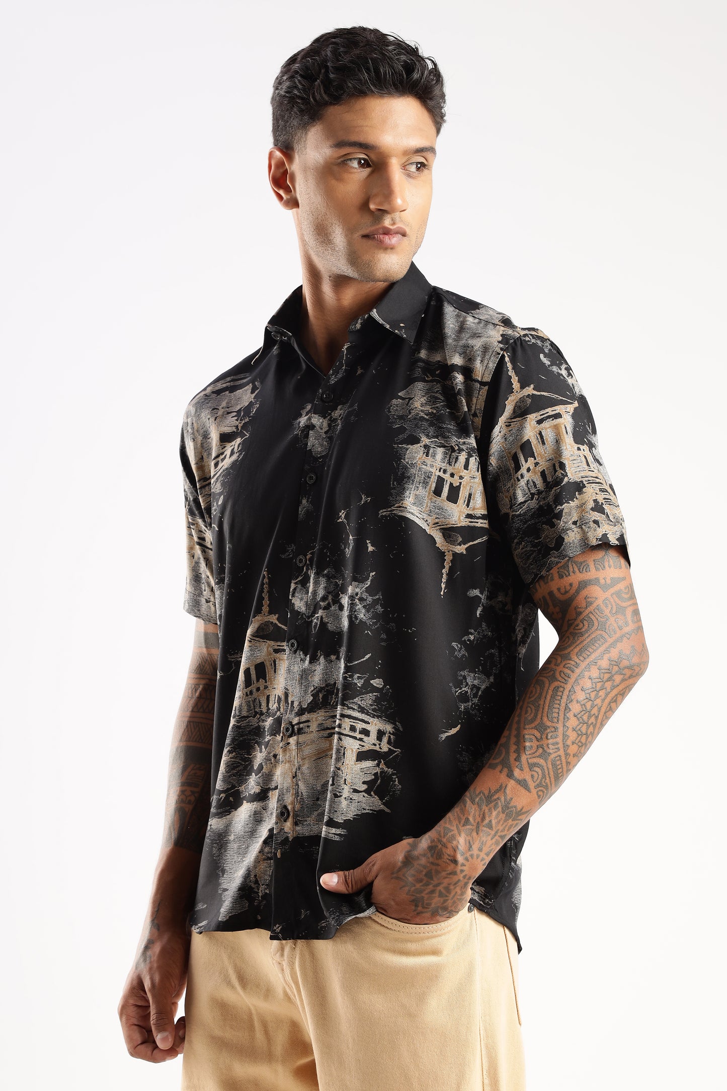 Men’s Ink-Wash Pagoda Landscape Short-Sleeve Shirt – Black/Sand