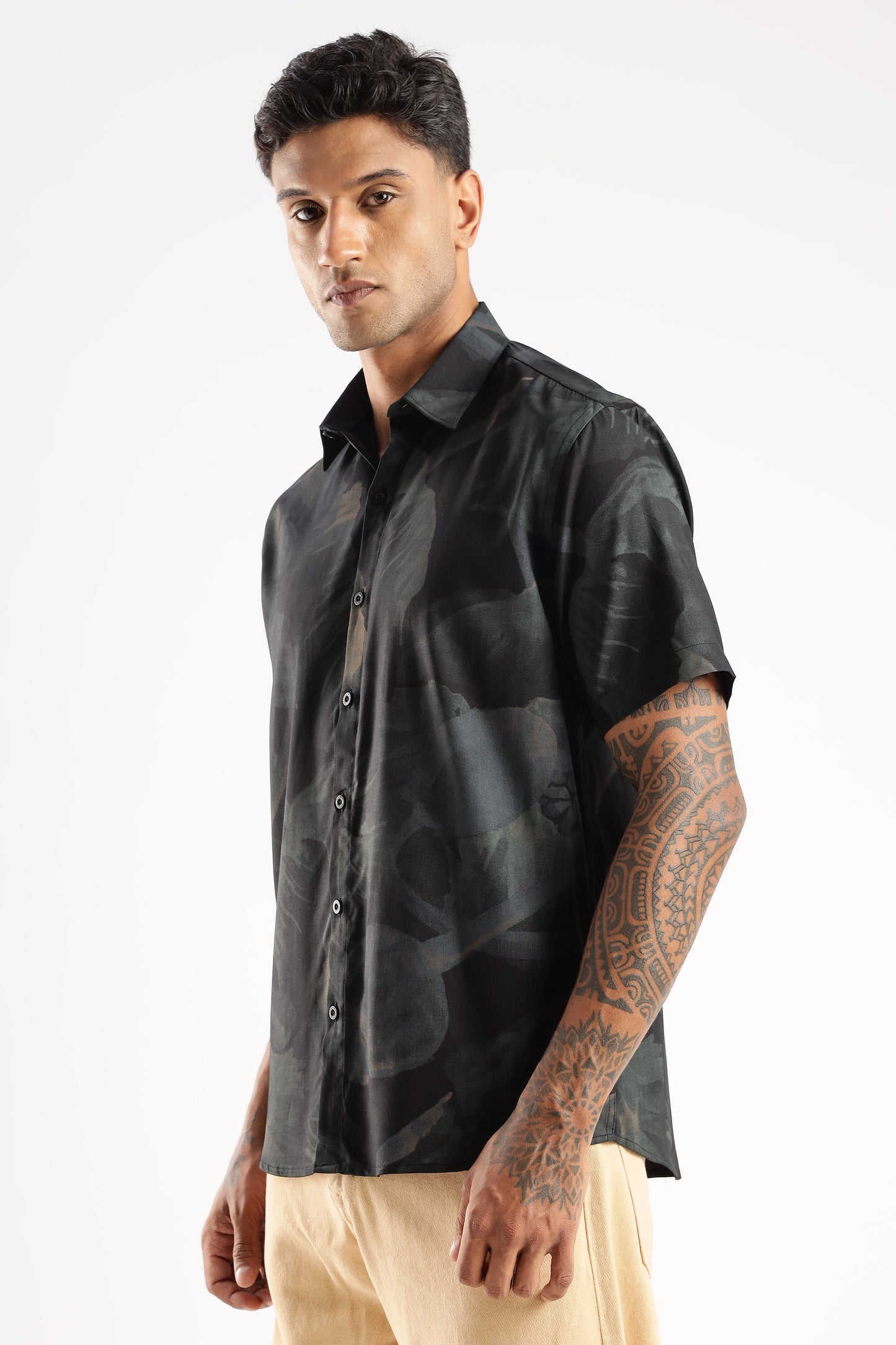 Men’s Shadow Floral Print Short-Sleeve Shirt – Black/Moss