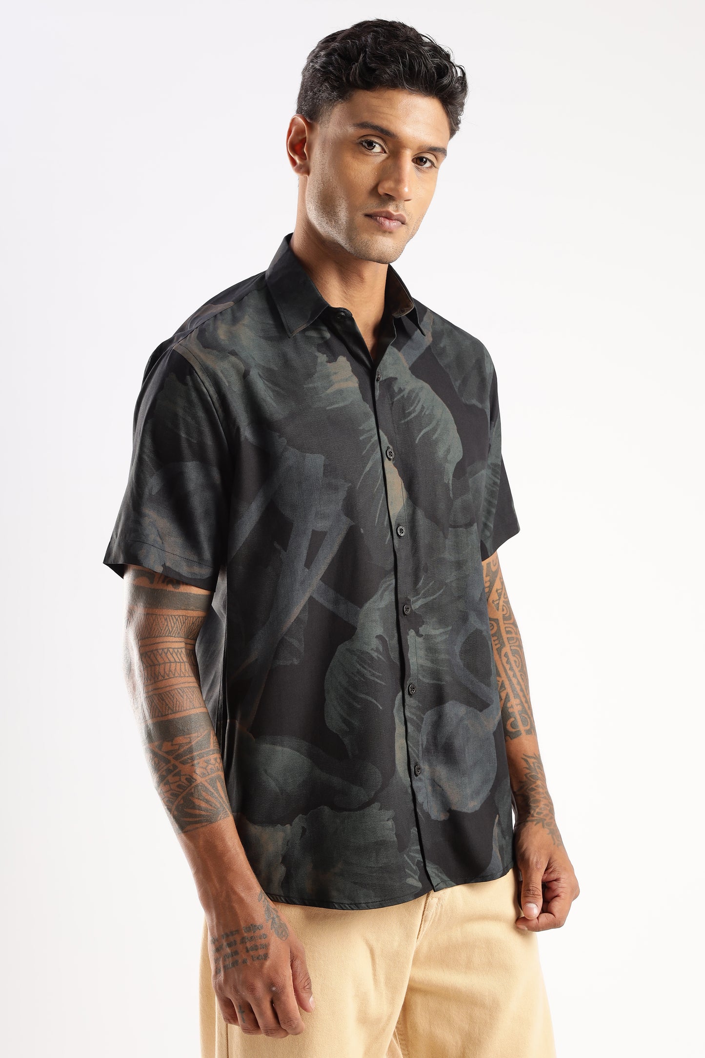 Men’s Shadow Floral Print Short-Sleeve Shirt – Black/Moss