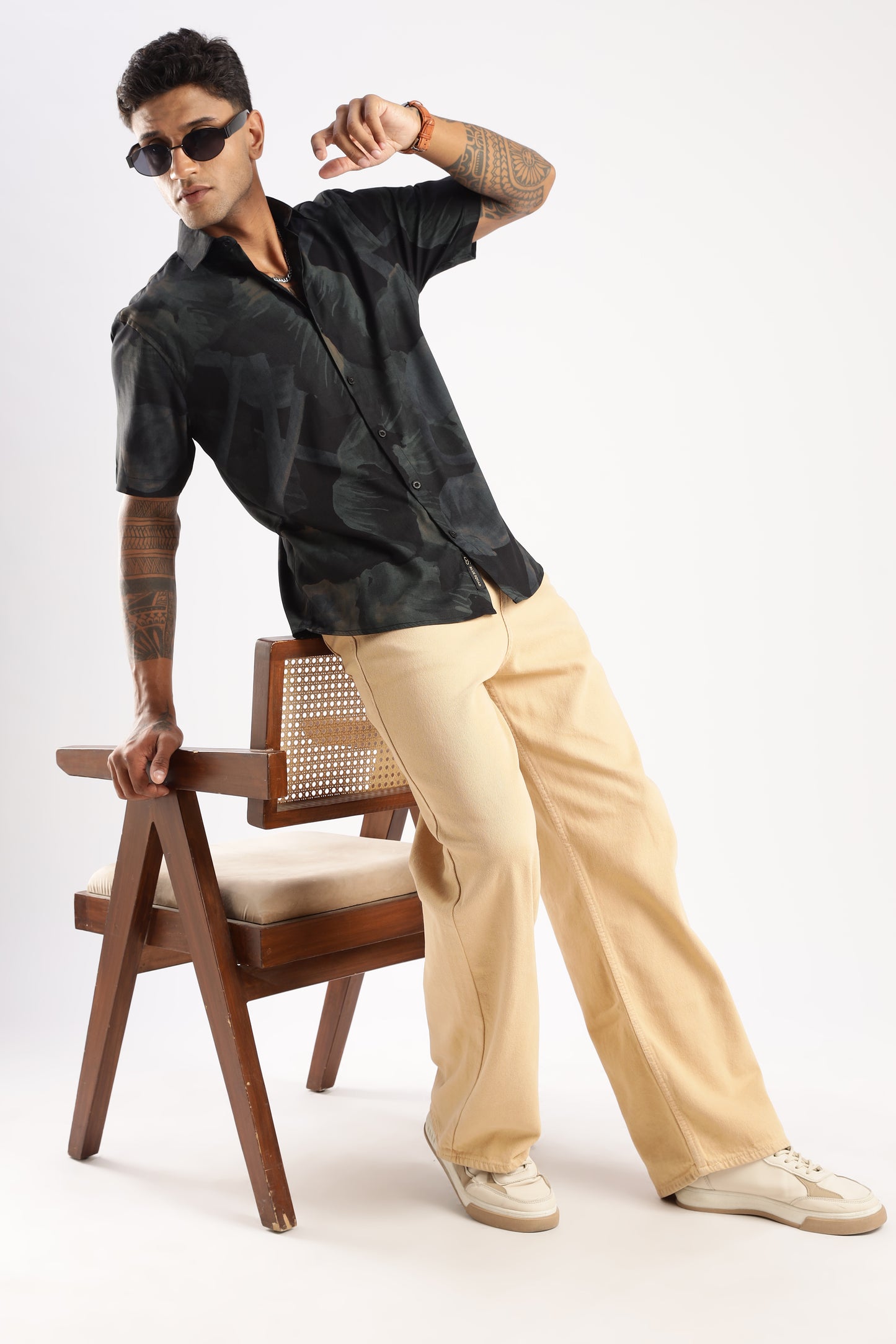 Men’s Shadow Floral Print Short-Sleeve Shirt – Black/Moss