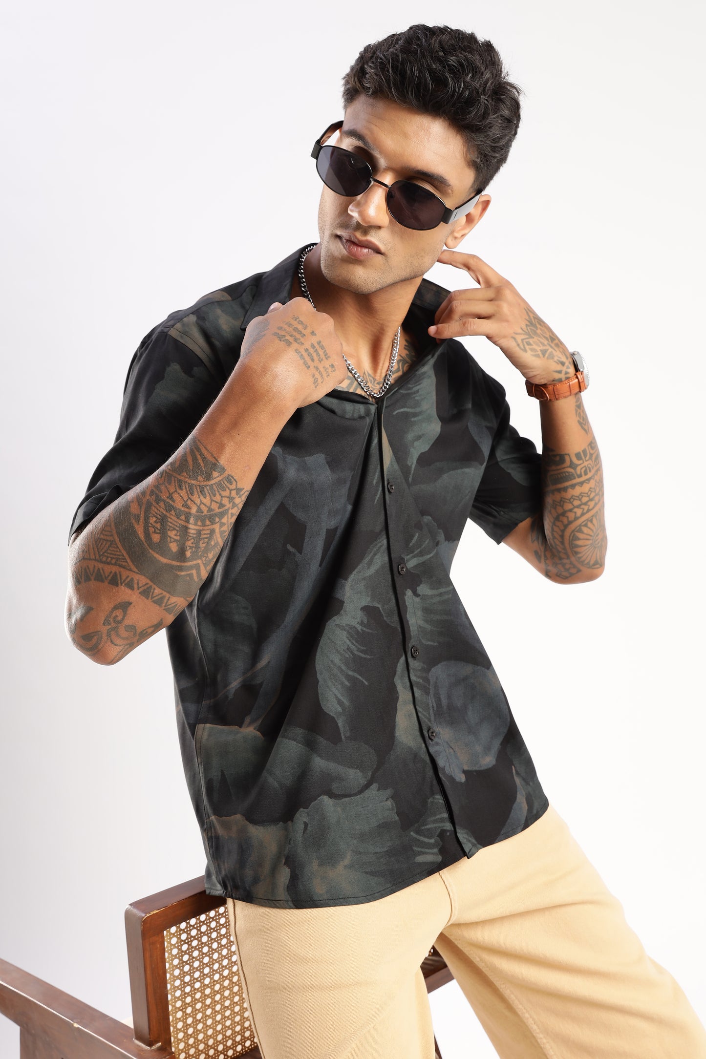 Men’s Shadow Floral Print Short-Sleeve Shirt – Black/Moss