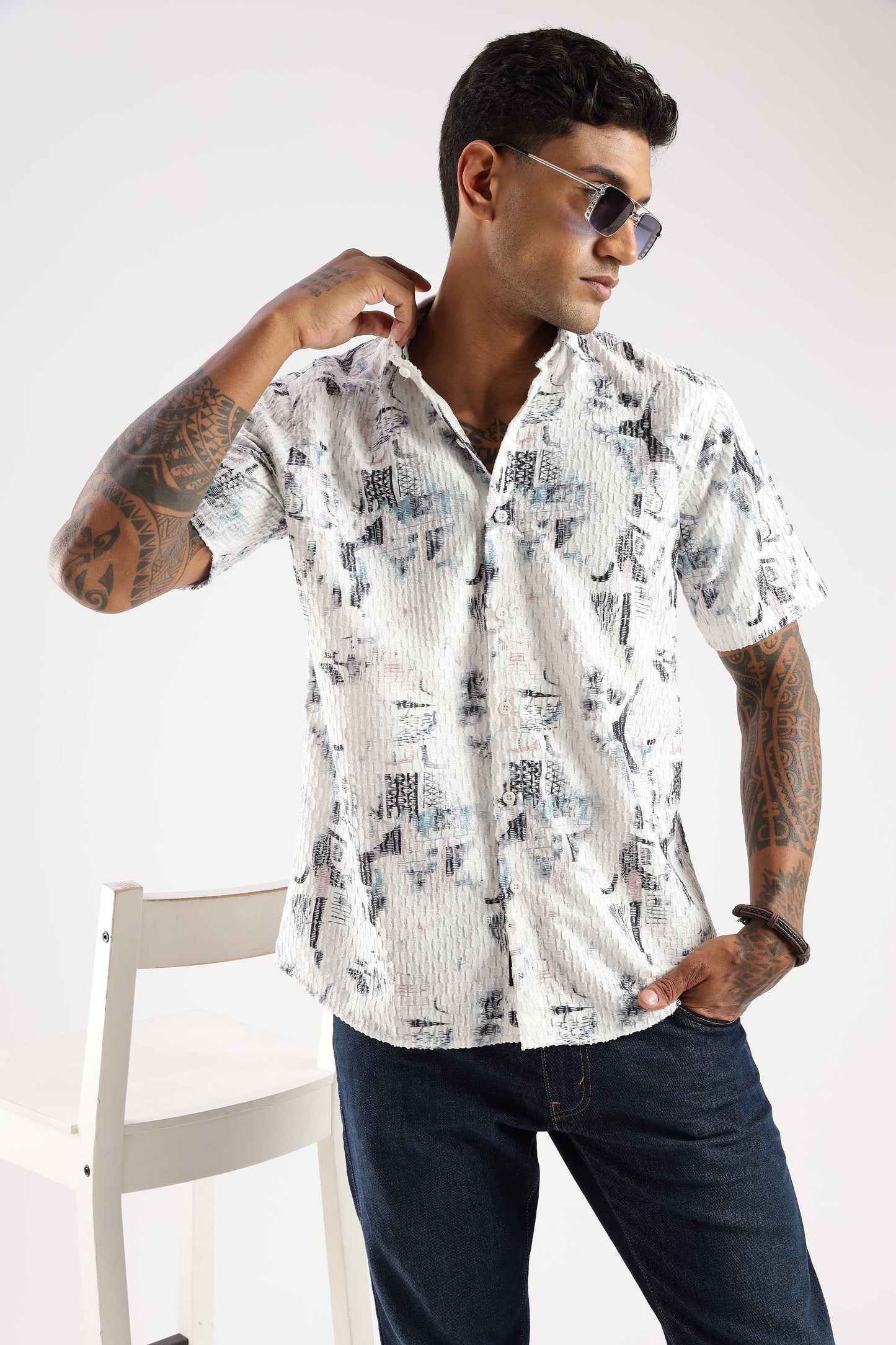 Men’s Seersucker-Texture Abstract Print Short-Sleeve Shirt – White/Teal