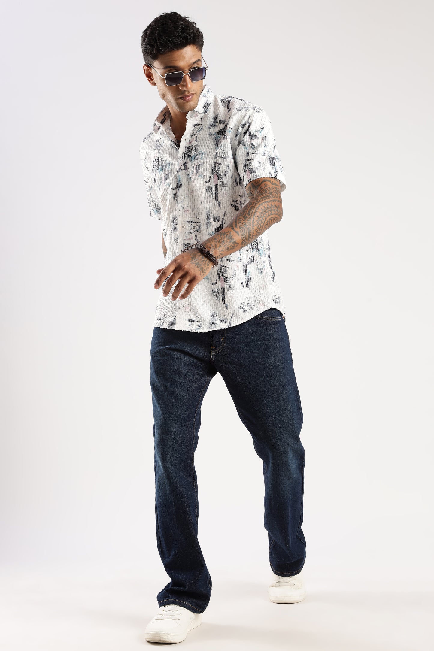 Men’s Seersucker-Texture Abstract Print Short-Sleeve Shirt – White/Teal