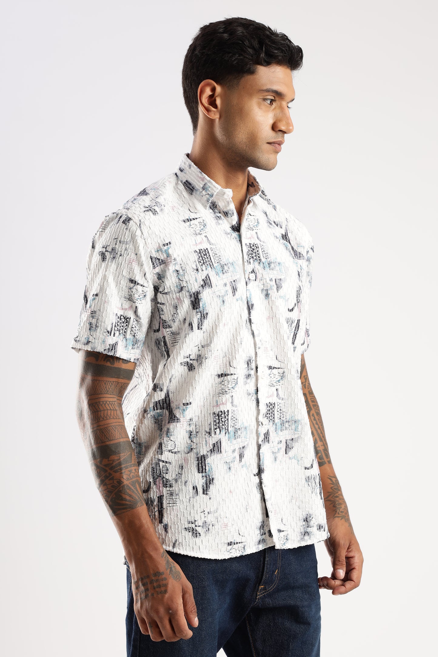 Men’s Seersucker-Texture Abstract Print Short-Sleeve Shirt – White/Teal