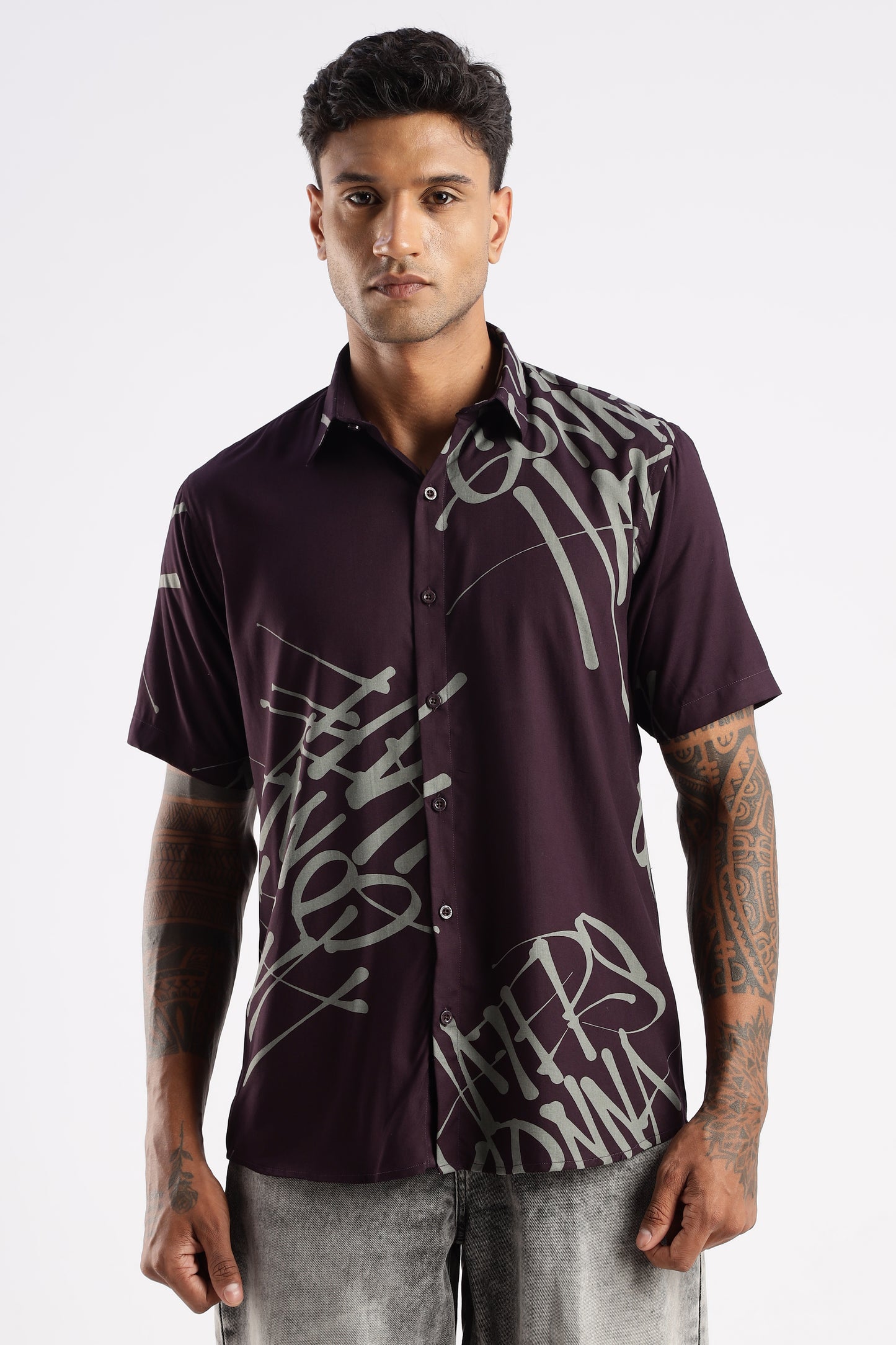 Men’s Graffiti Placement Print Short-Sleeve Shirt – Wine/Grey