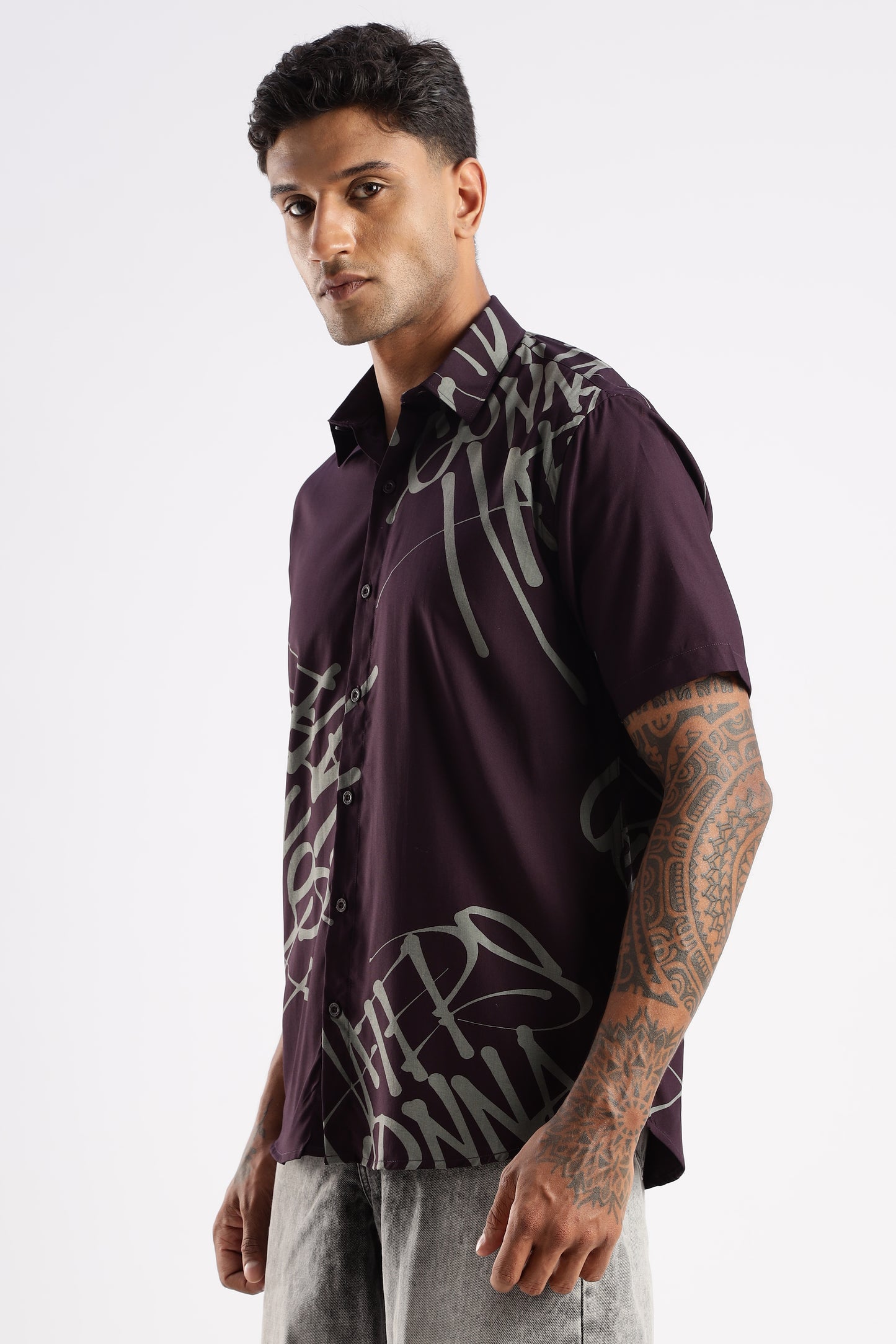 Men’s Graffiti Placement Print Short-Sleeve Shirt – Wine/Grey