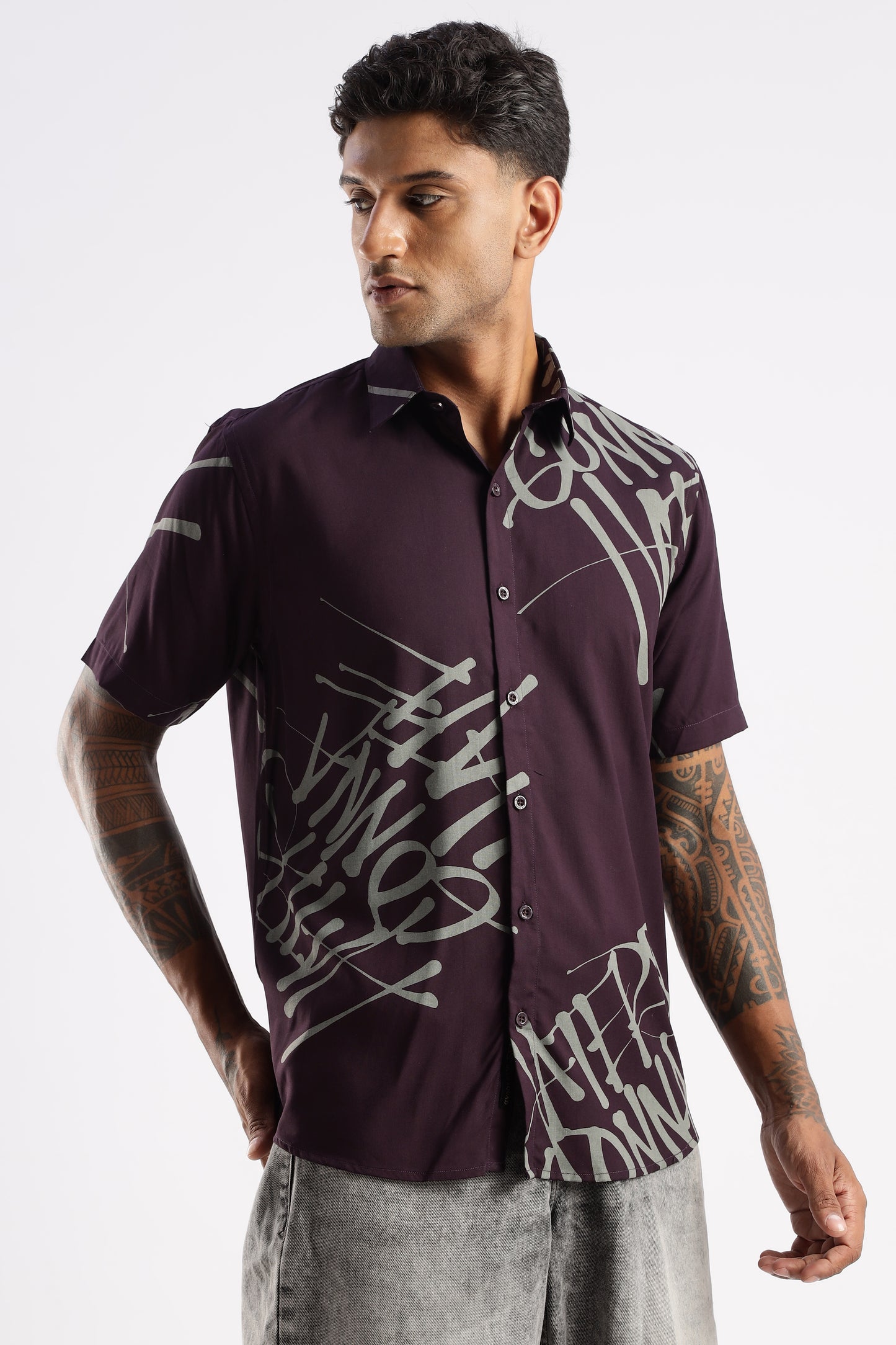 Men’s Graffiti Placement Print Short-Sleeve Shirt – Wine/Grey