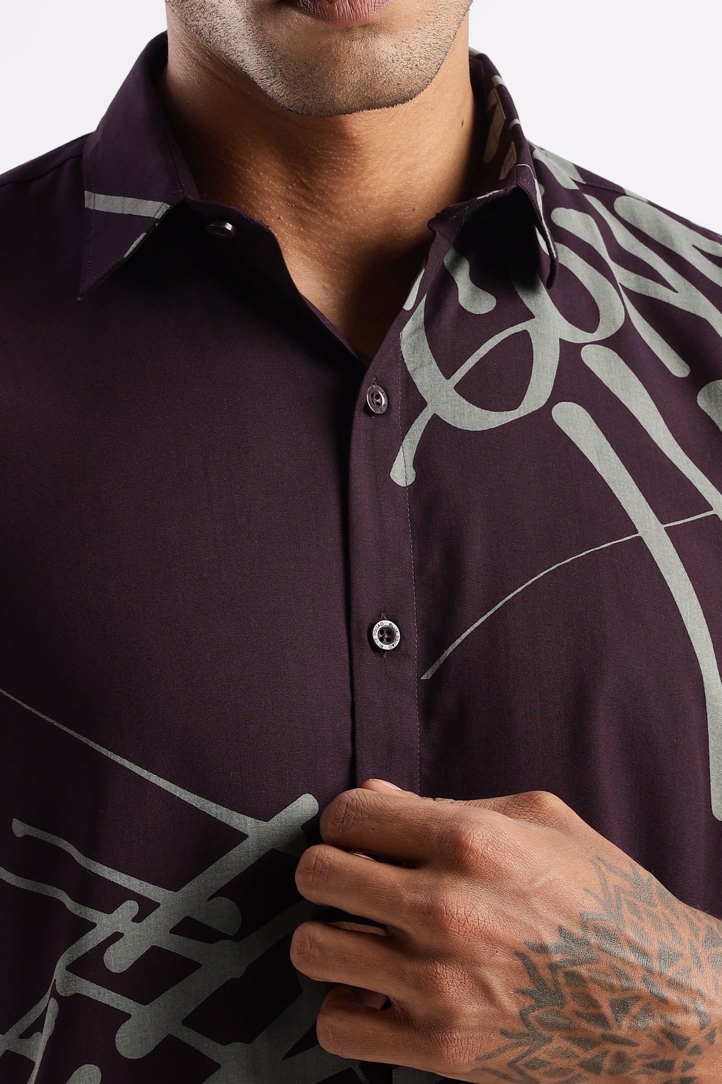 Men’s Graffiti Placement Print Short-Sleeve Shirt – Wine/Grey