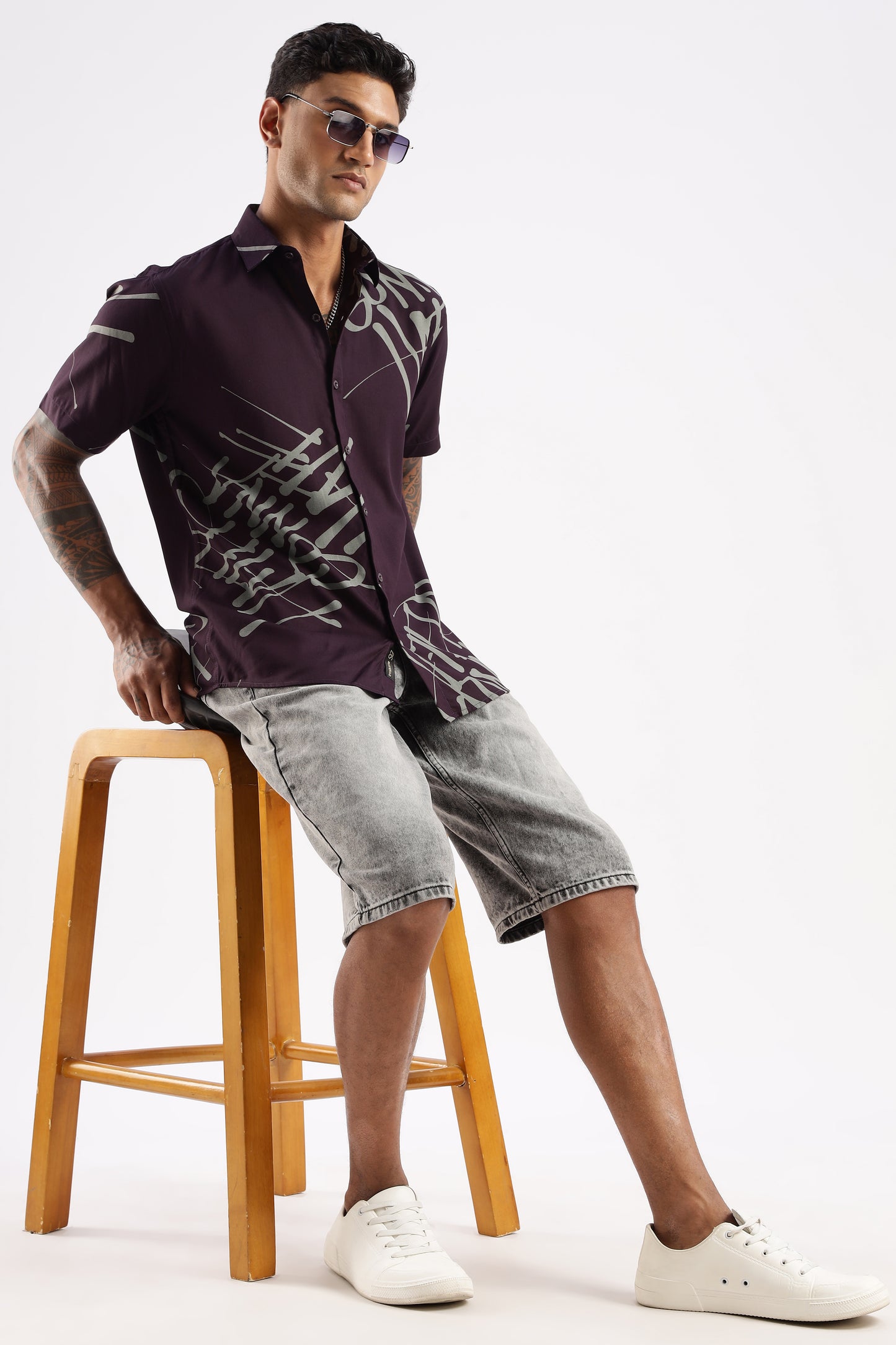 Men’s Graffiti Placement Print Short-Sleeve Shirt – Wine/Grey