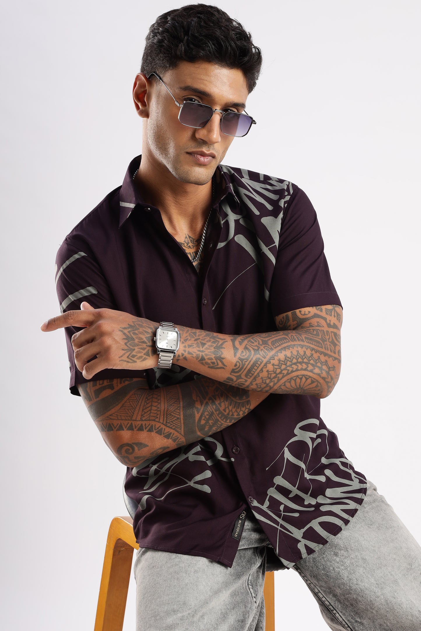 Men’s Graffiti Placement Print Short-Sleeve Shirt – Wine/Grey