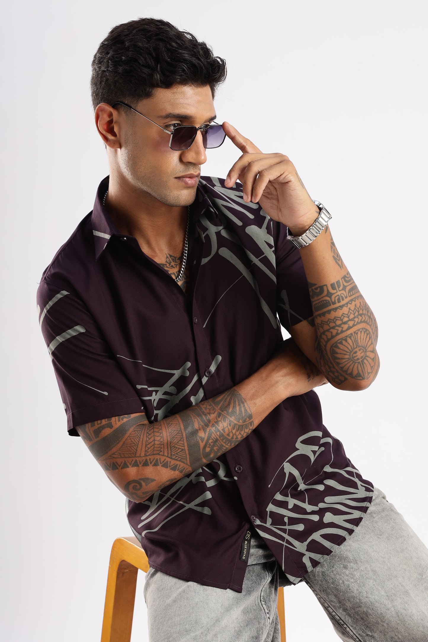 Men’s Graffiti Placement Print Short-Sleeve Shirt – Wine/Grey