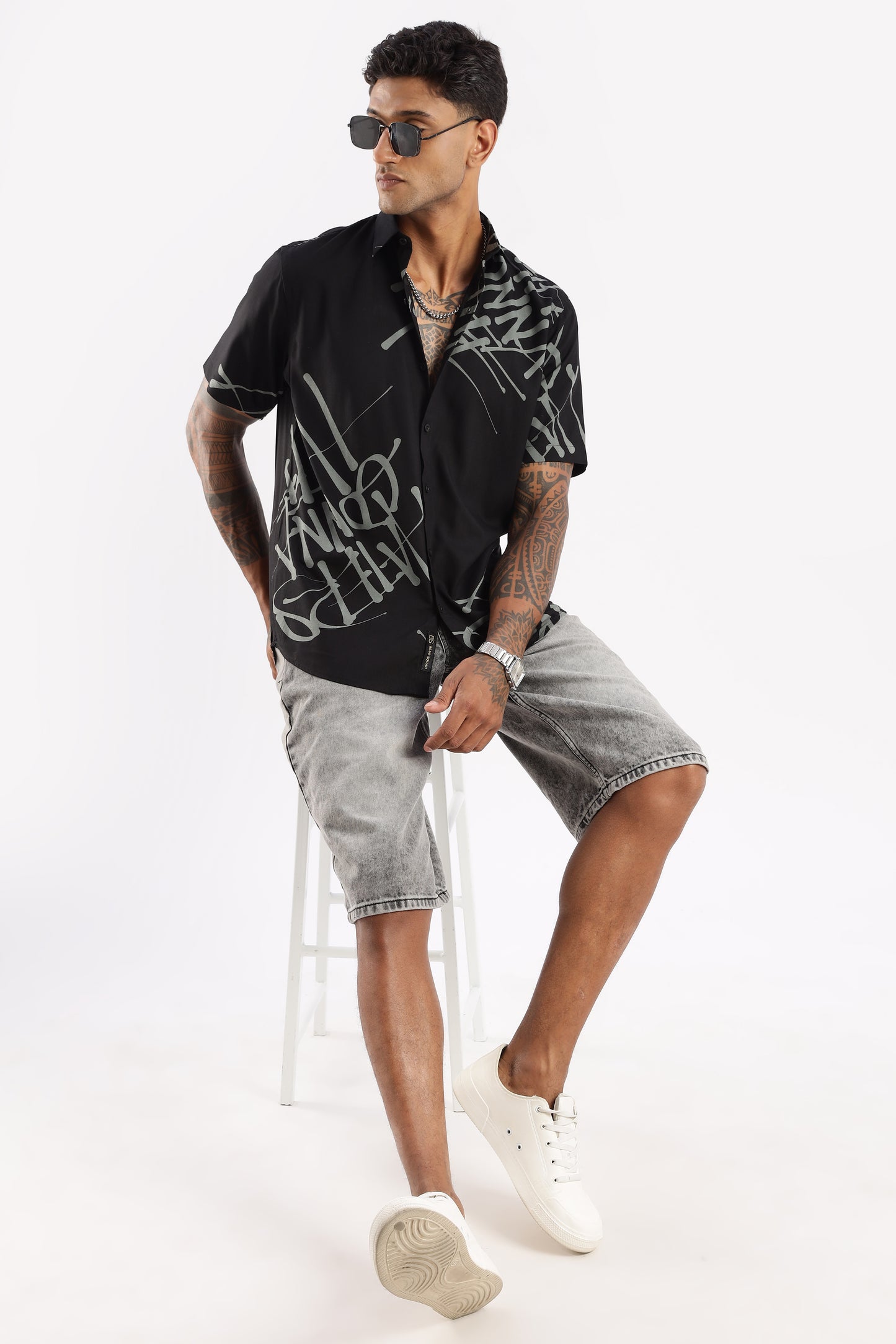 Men’s Graffiti Placement Print Short-Sleeve Shirt – Black/Grey