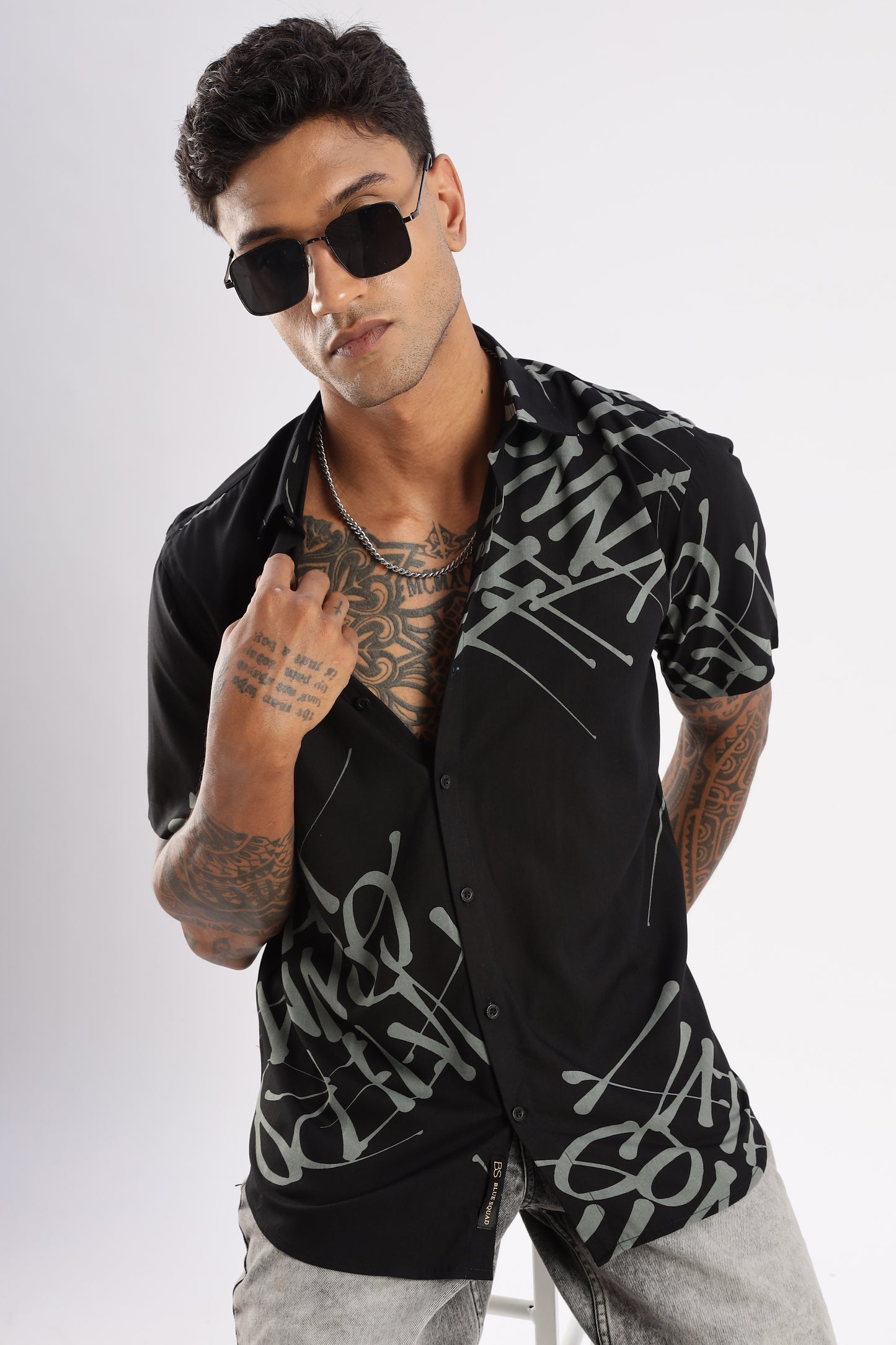 Men’s Graffiti Placement Print Short-Sleeve Shirt – Black/Grey