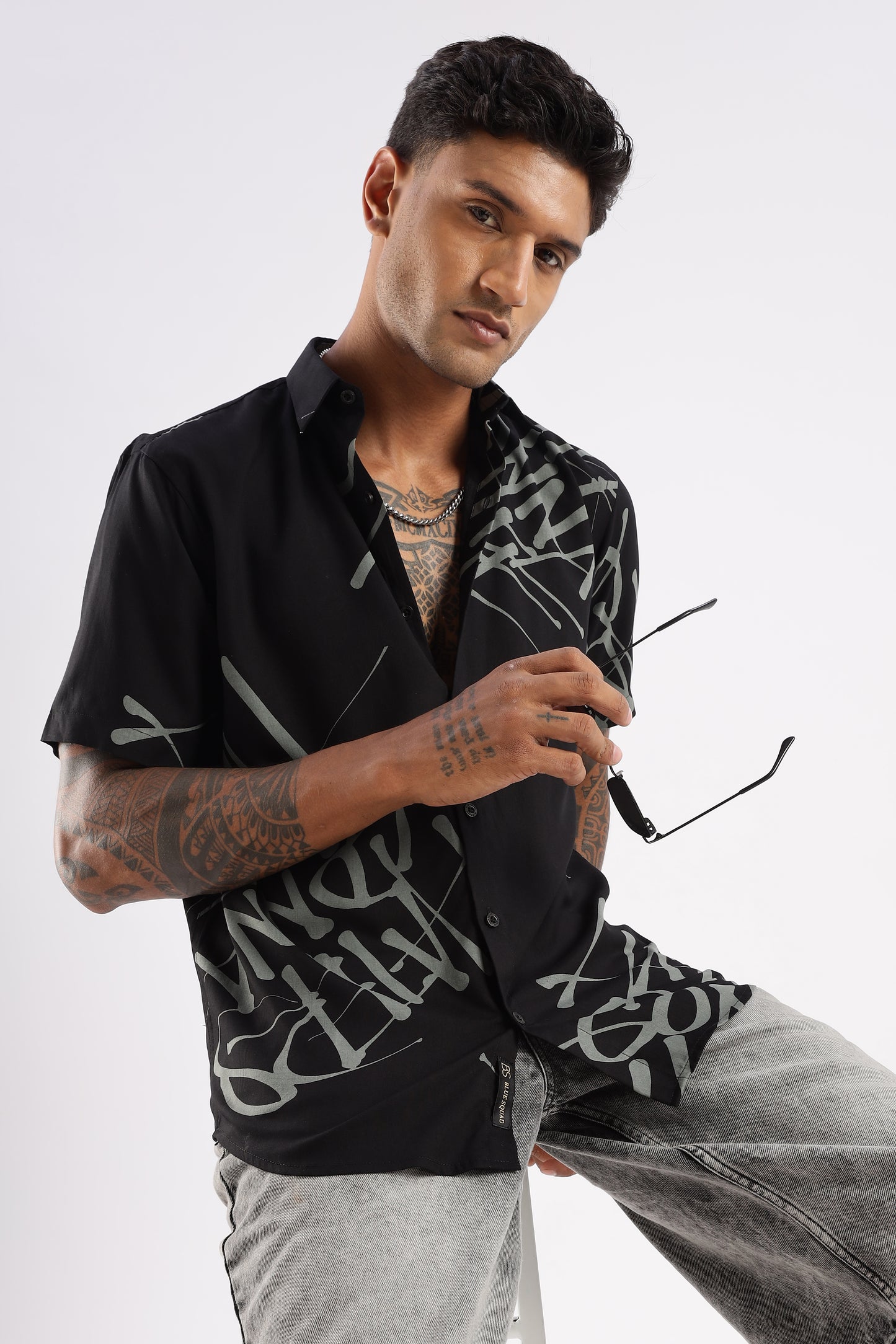 Men’s Graffiti Placement Print Short-Sleeve Shirt – Black/Grey