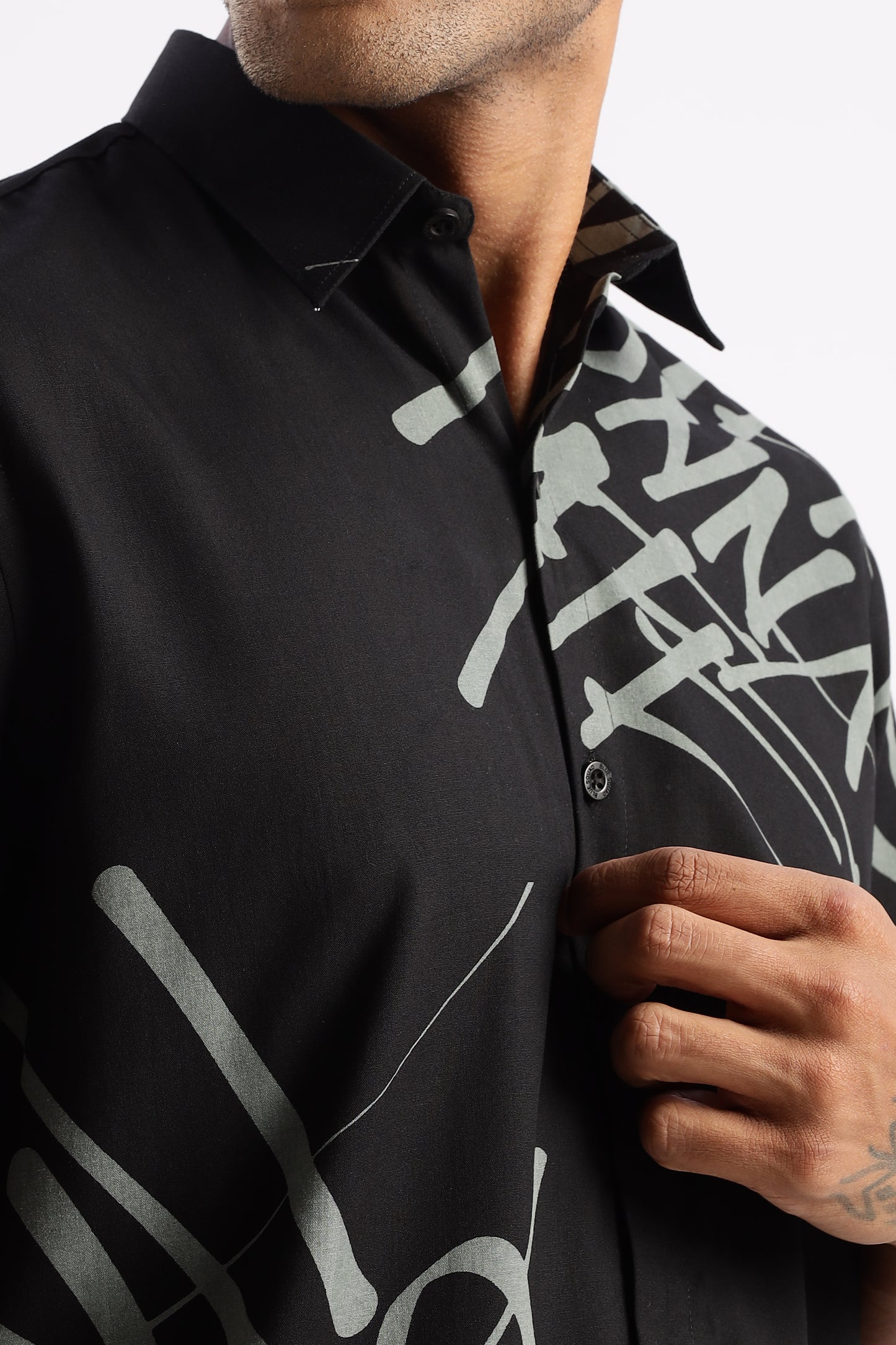 Men’s Graffiti Placement Print Short-Sleeve Shirt – Black/Grey