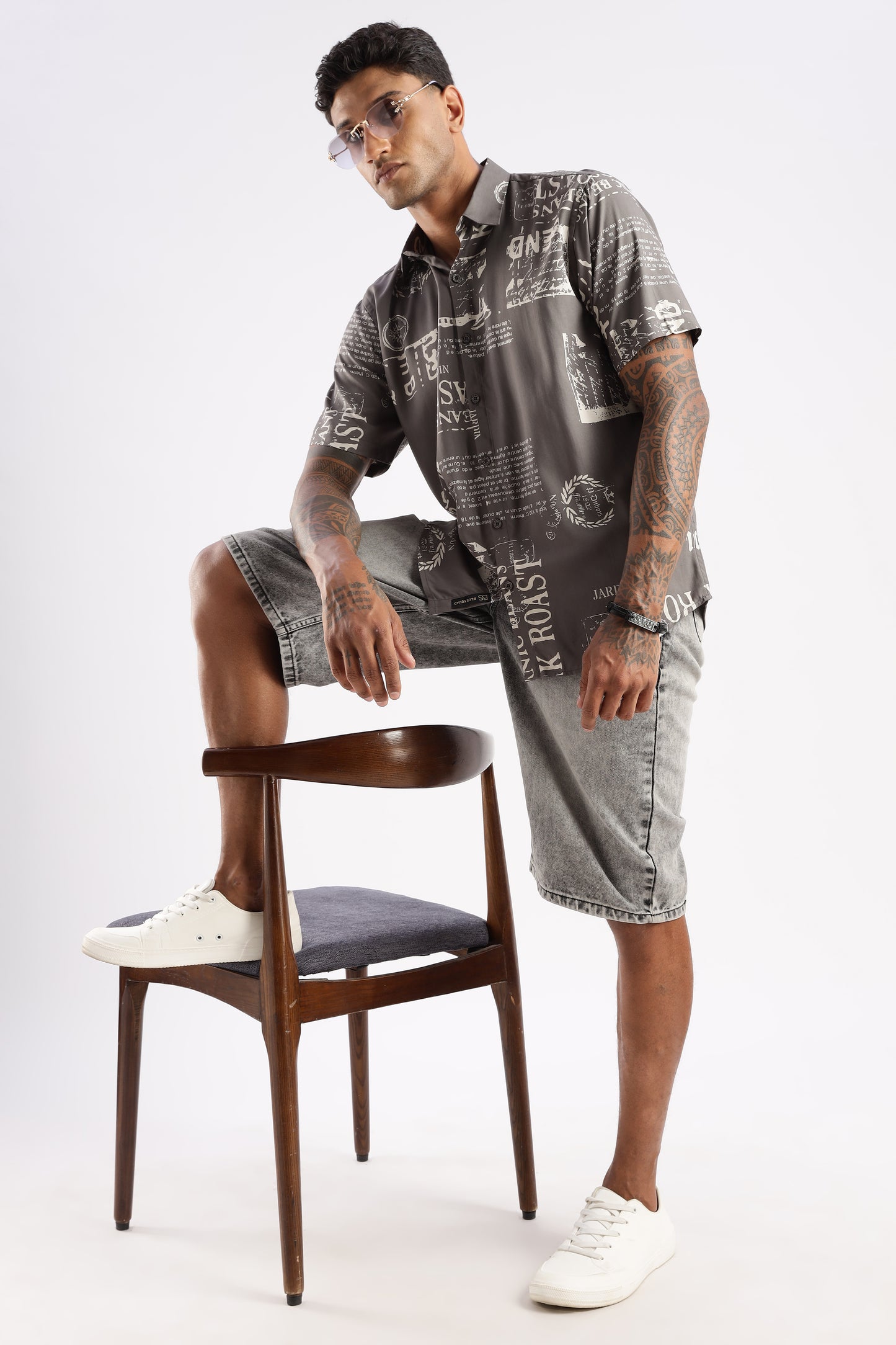 Men’s Newspaper Typography Print Short-Sleeve Shirt – Graphite