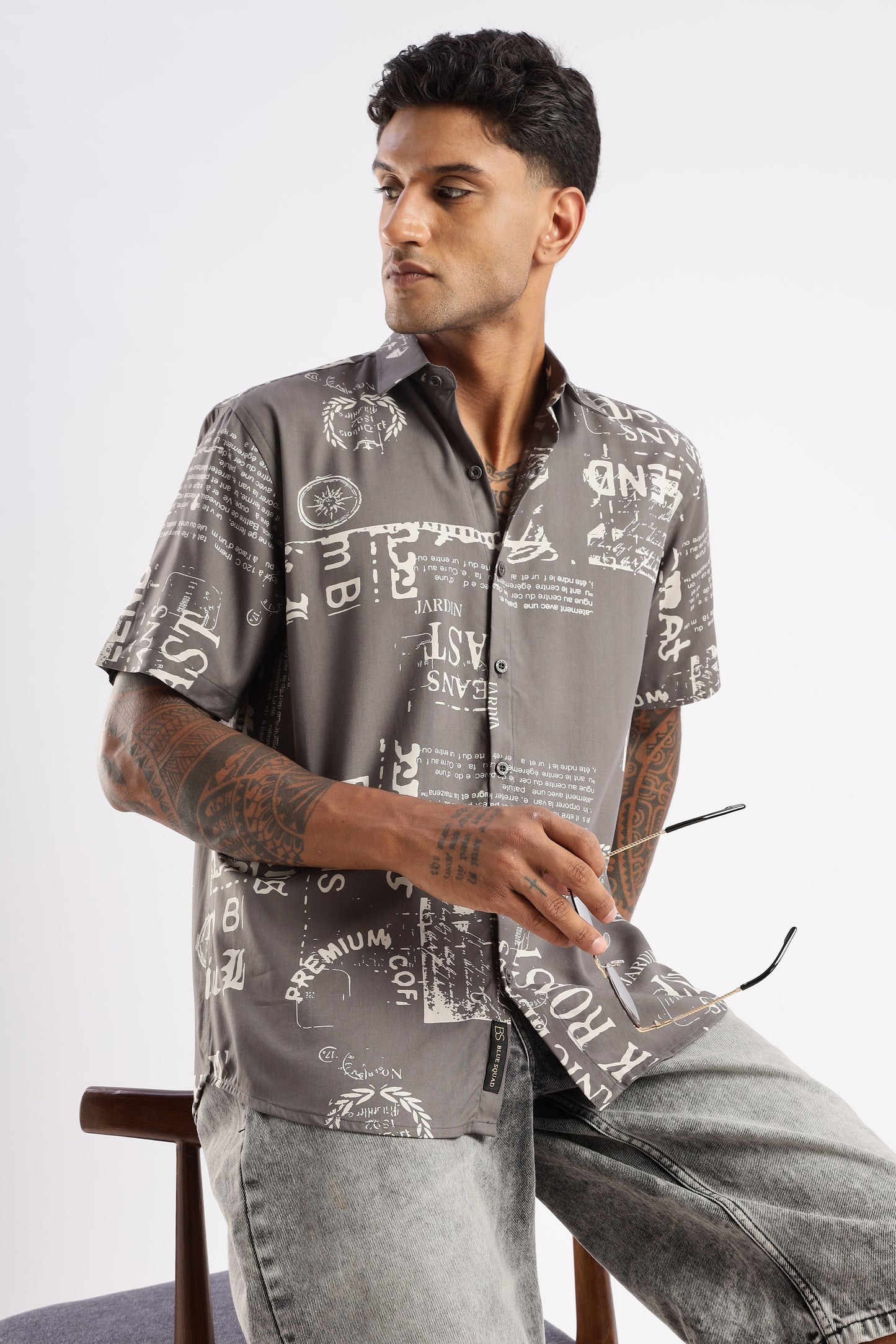 Men’s Newspaper Typography Print Short-Sleeve Shirt – Graphite