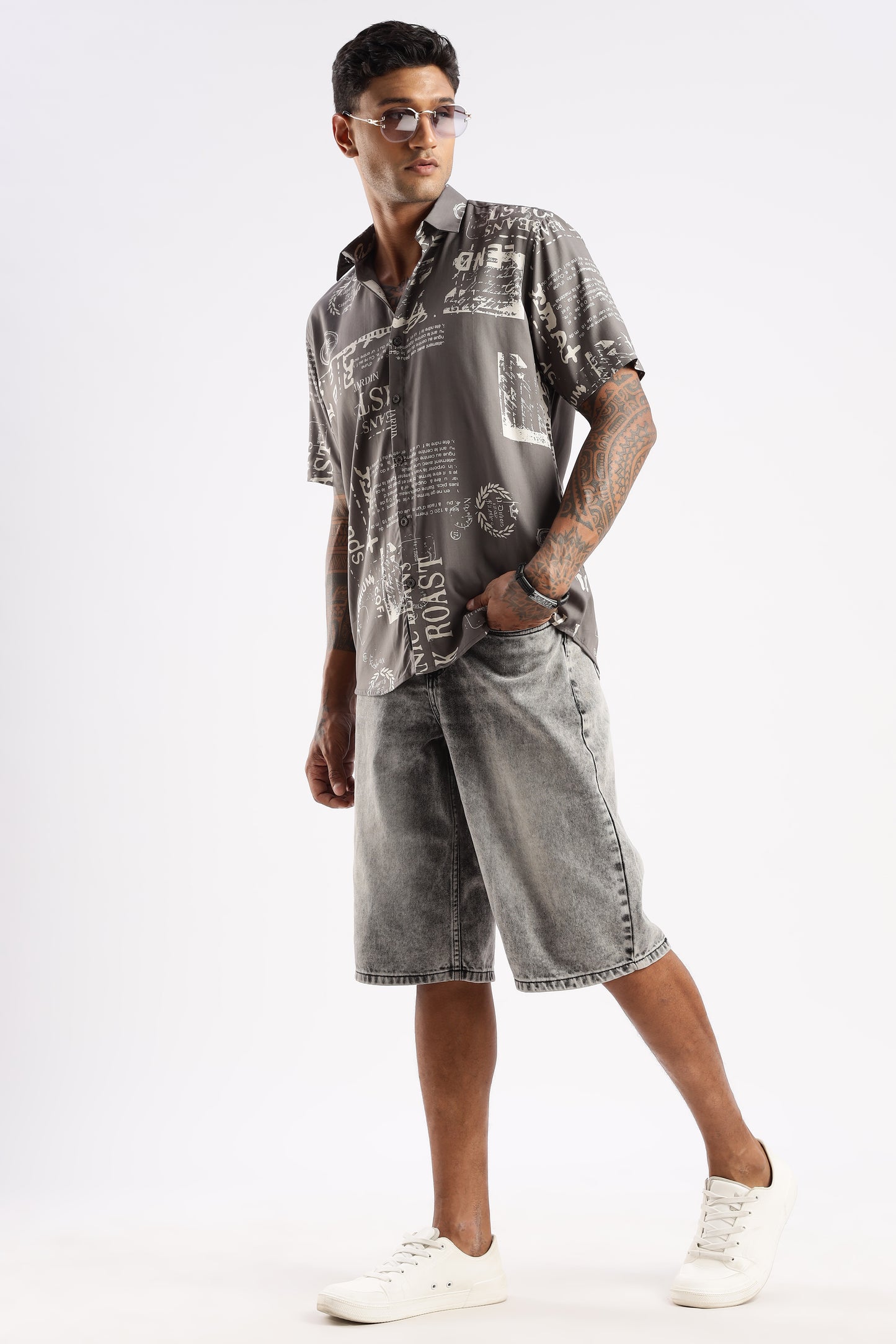 Men’s Newspaper Typography Print Short-Sleeve Shirt – Graphite