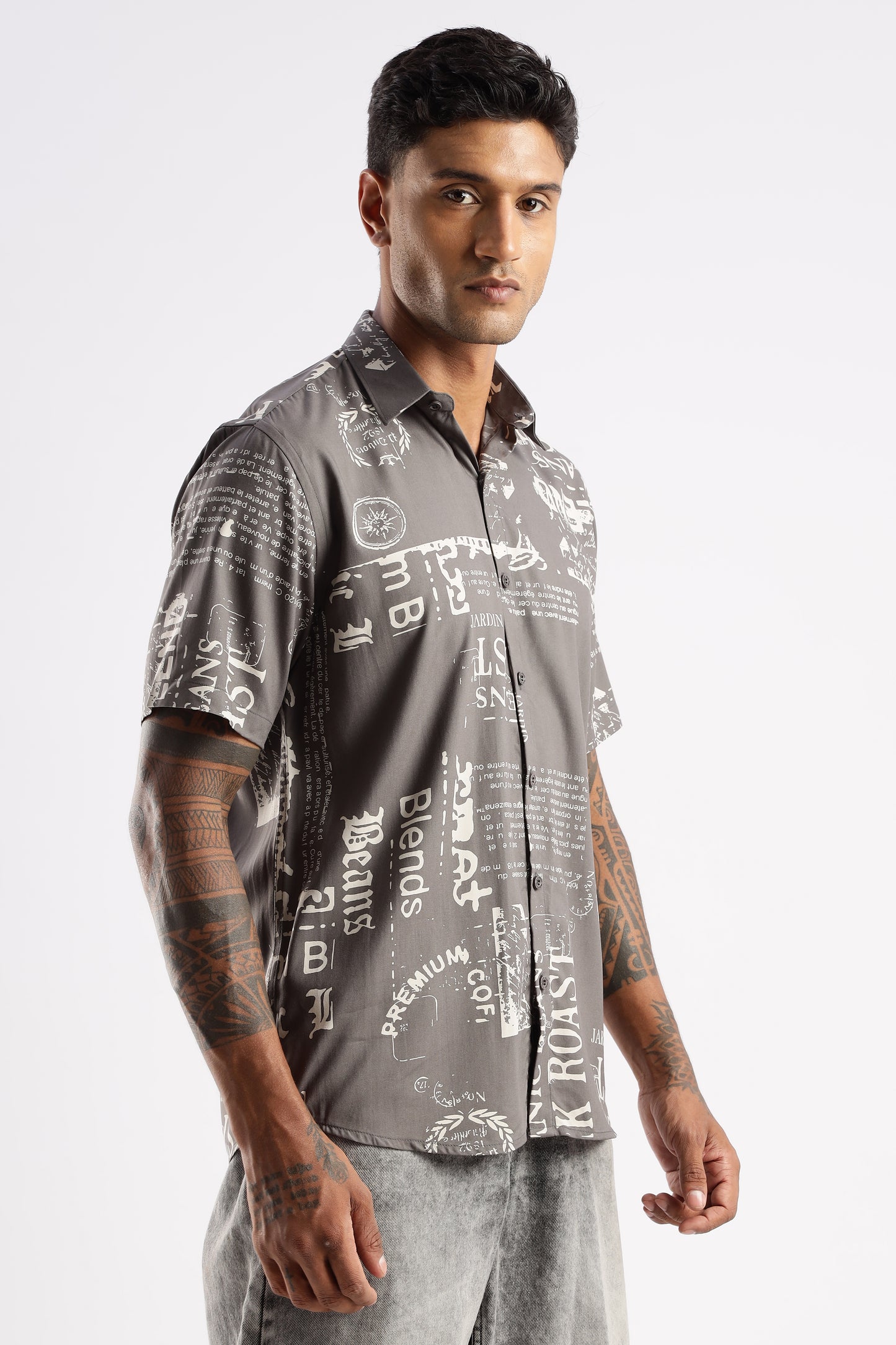 Men’s Newspaper Typography Print Short-Sleeve Shirt – Graphite