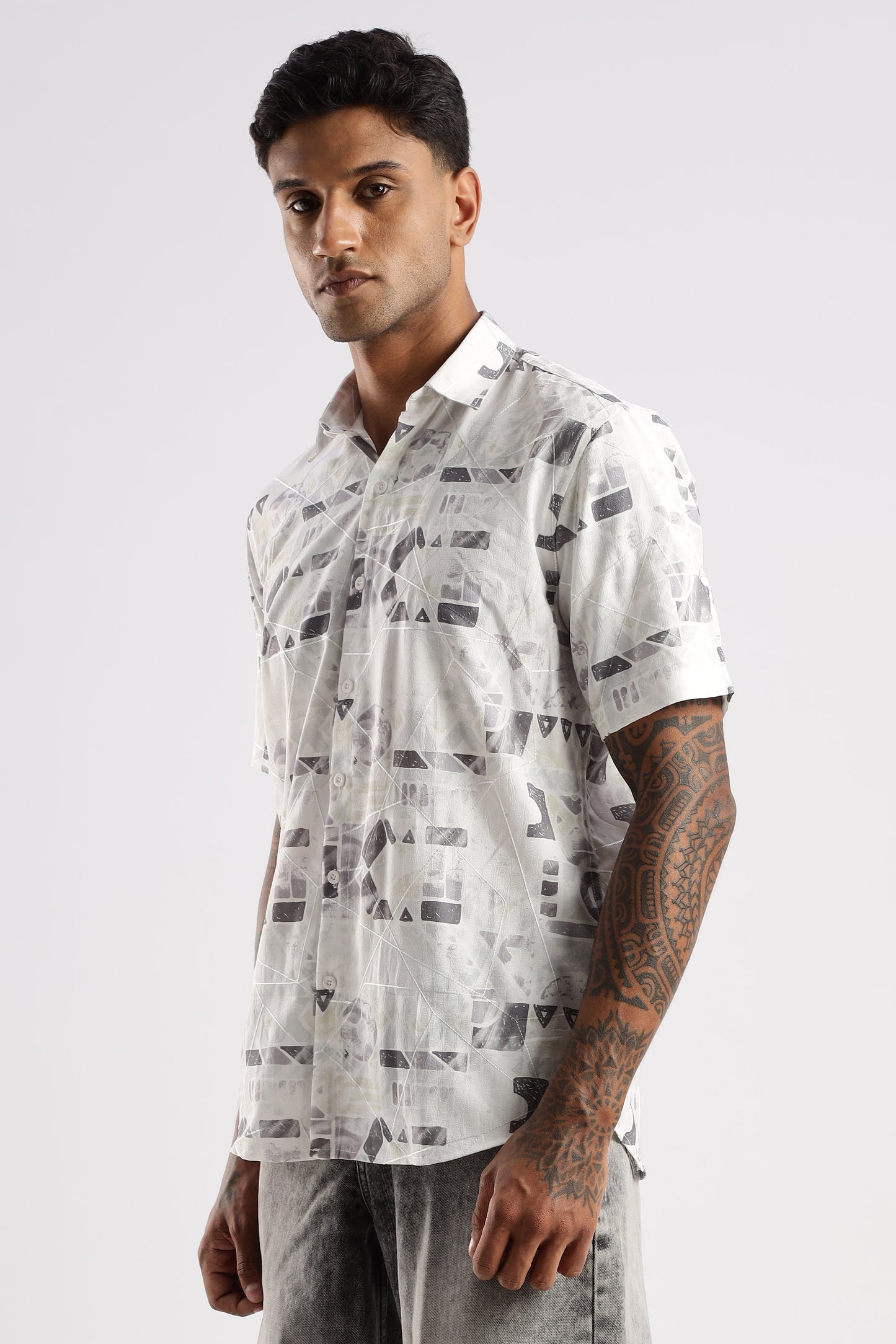 Men’s Monochrome Geo Print Short-Sleeve Shirt – White/Grey