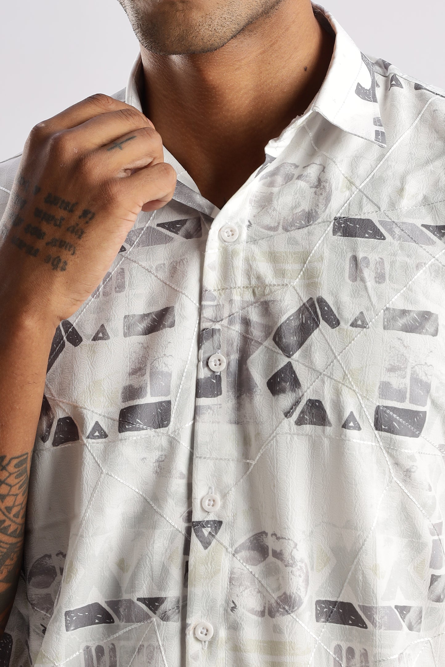 Men’s Monochrome Geo Print Short-Sleeve Shirt – White/Grey