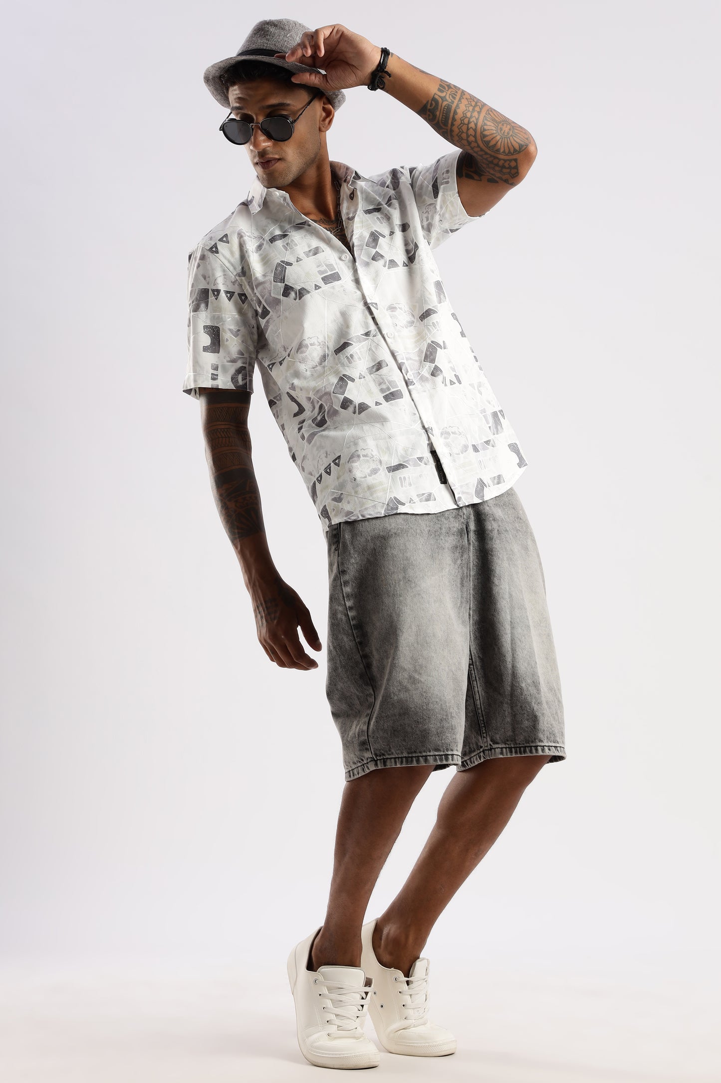 Men’s Monochrome Geo Print Short-Sleeve Shirt – White/Grey