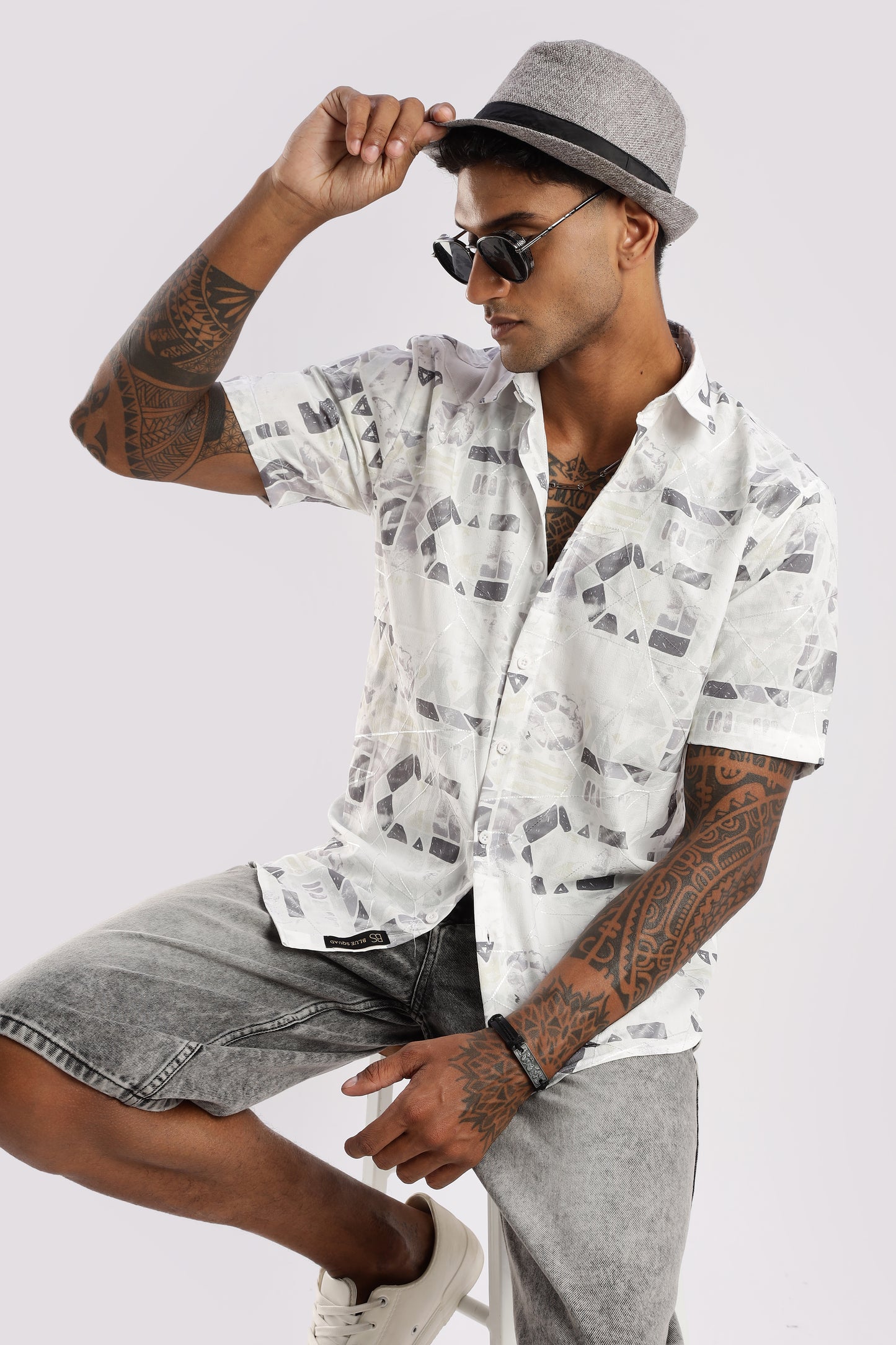 Men’s Monochrome Geo Print Short-Sleeve Shirt – White/Grey
