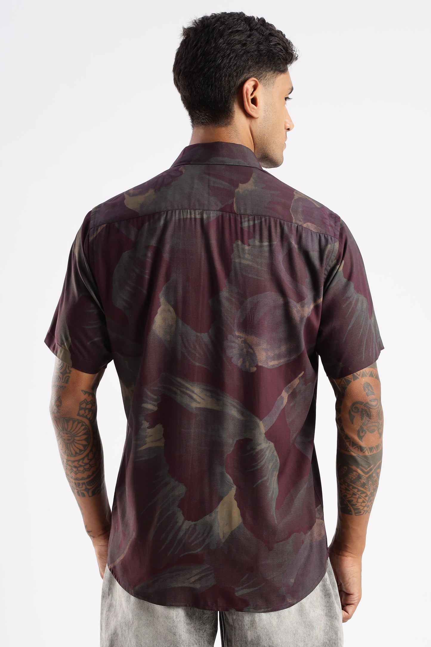 Men’s Painterly Floral Silhouette Button-Down – Deep Maroon