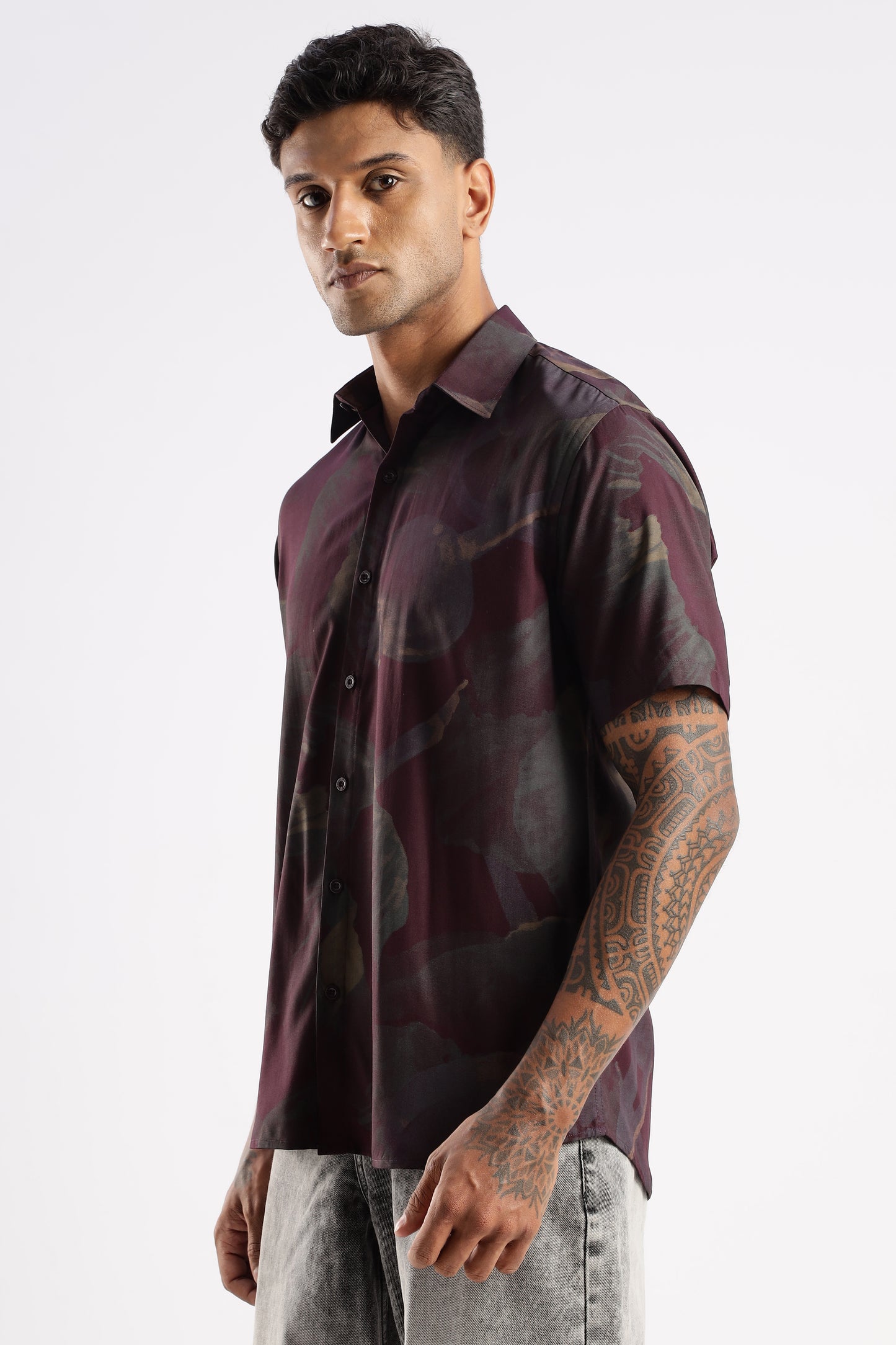 Men’s Painterly Floral Silhouette Button-Down – Deep Maroon