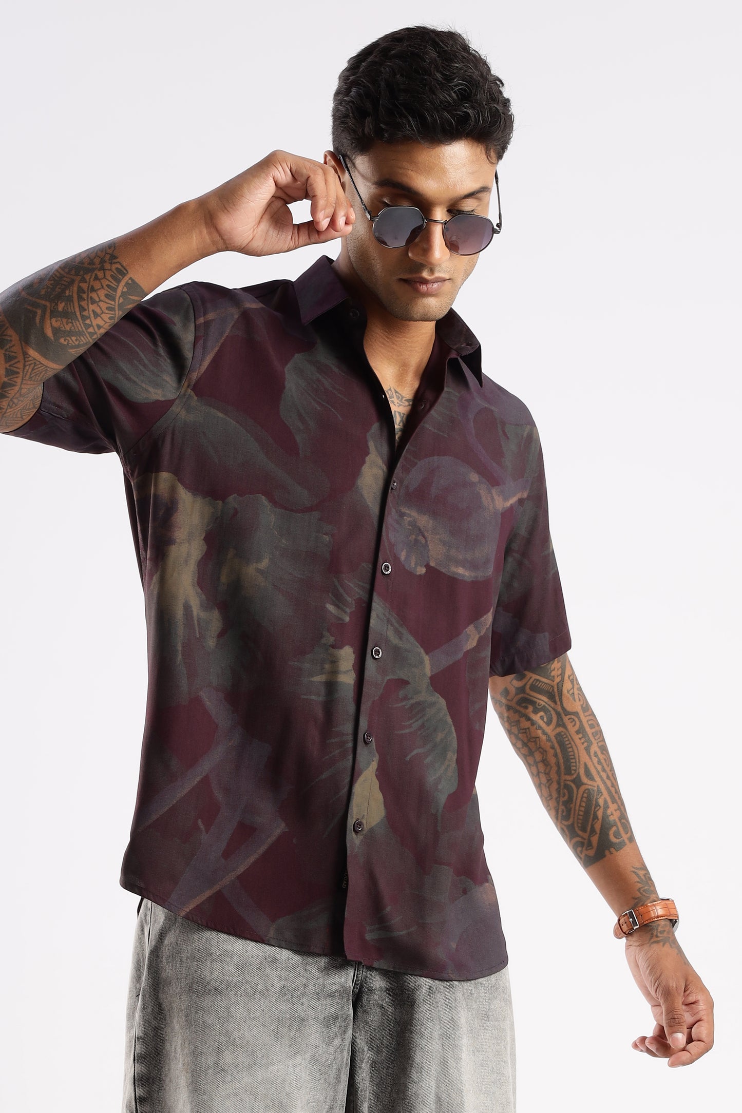 Men’s Painterly Floral Silhouette Button-Down – Deep Maroon