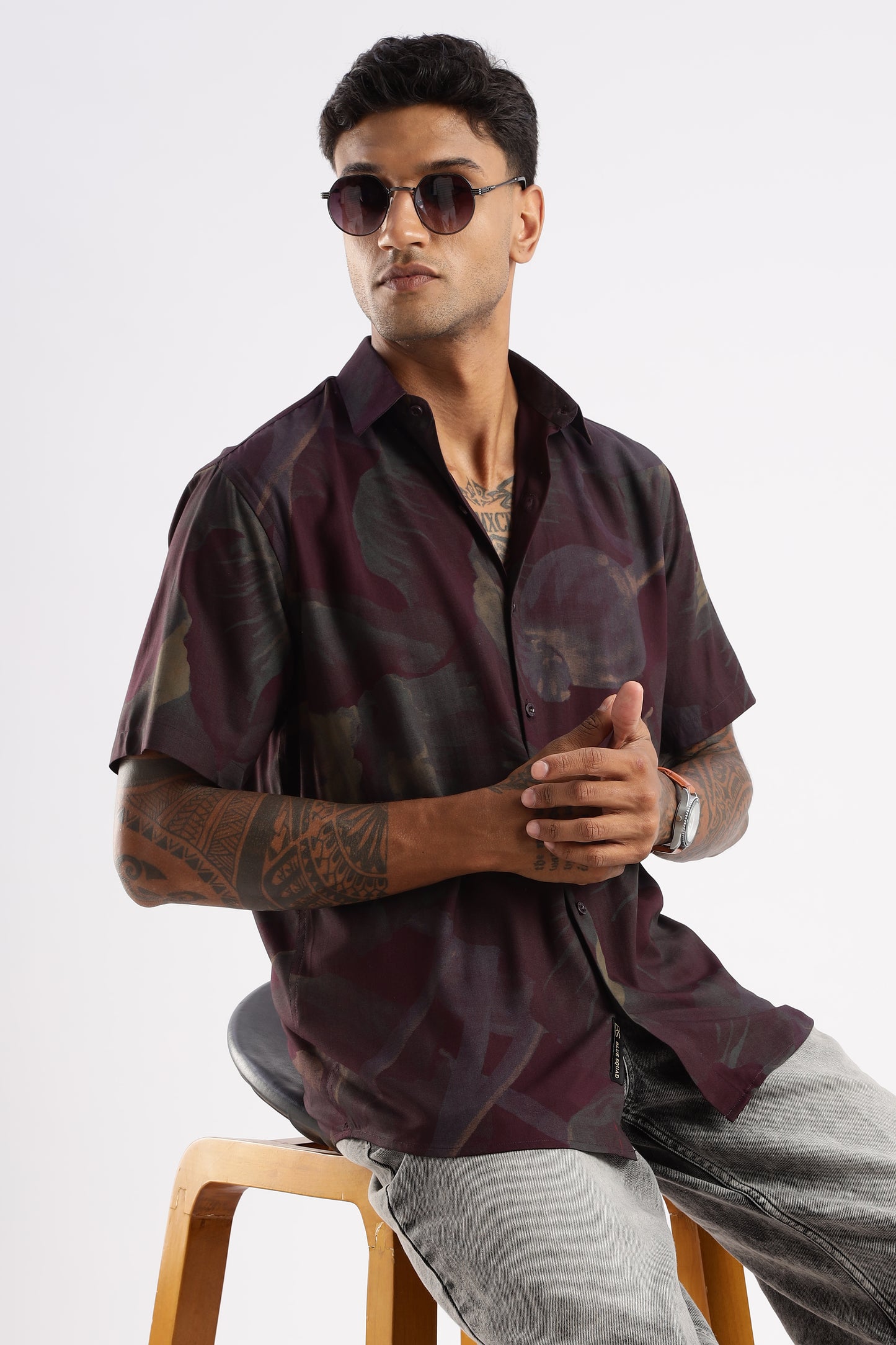 Men’s Painterly Floral Silhouette Button-Down – Deep Maroon