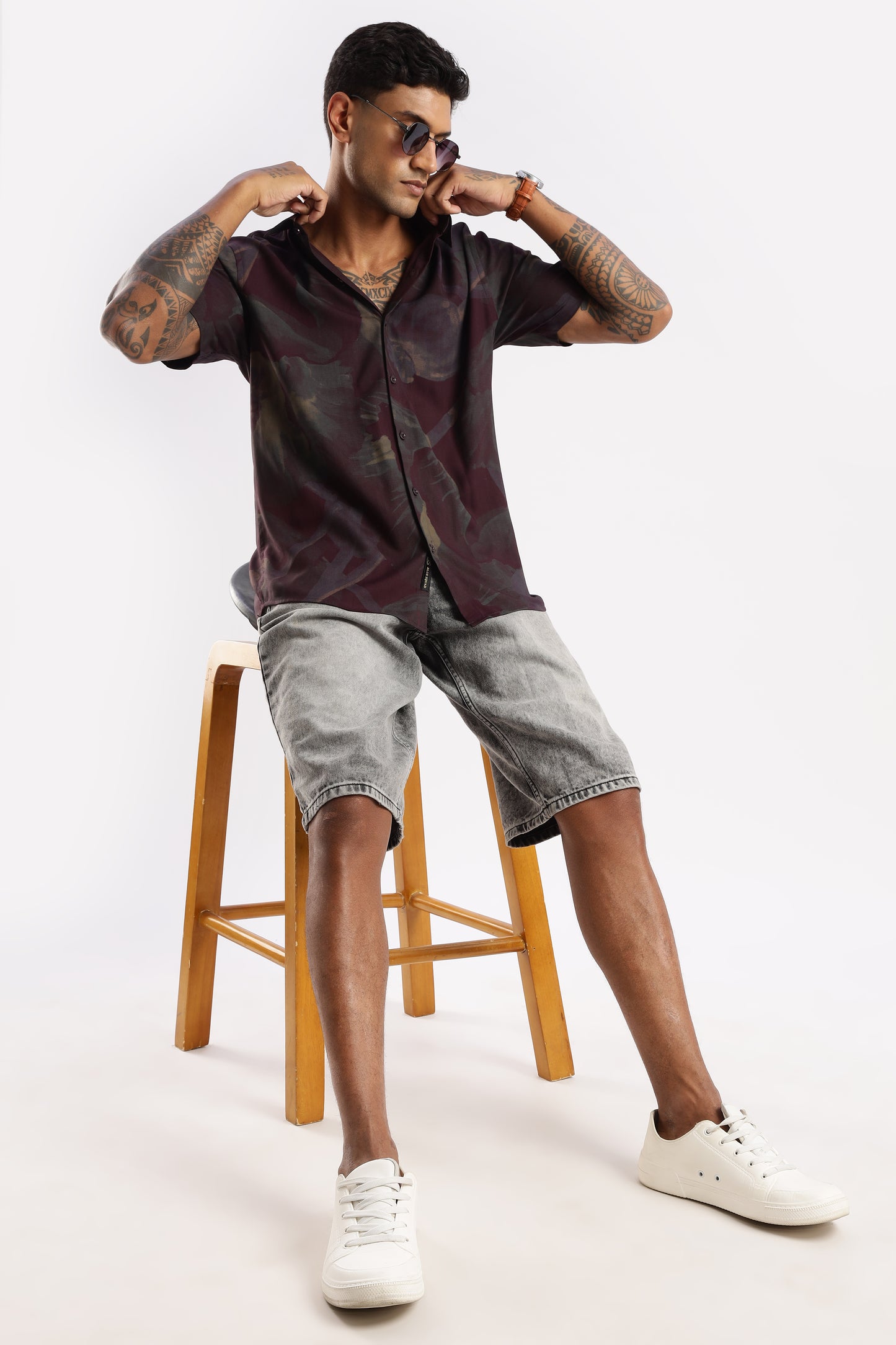 Men’s Painterly Floral Silhouette Button-Down – Deep Maroon