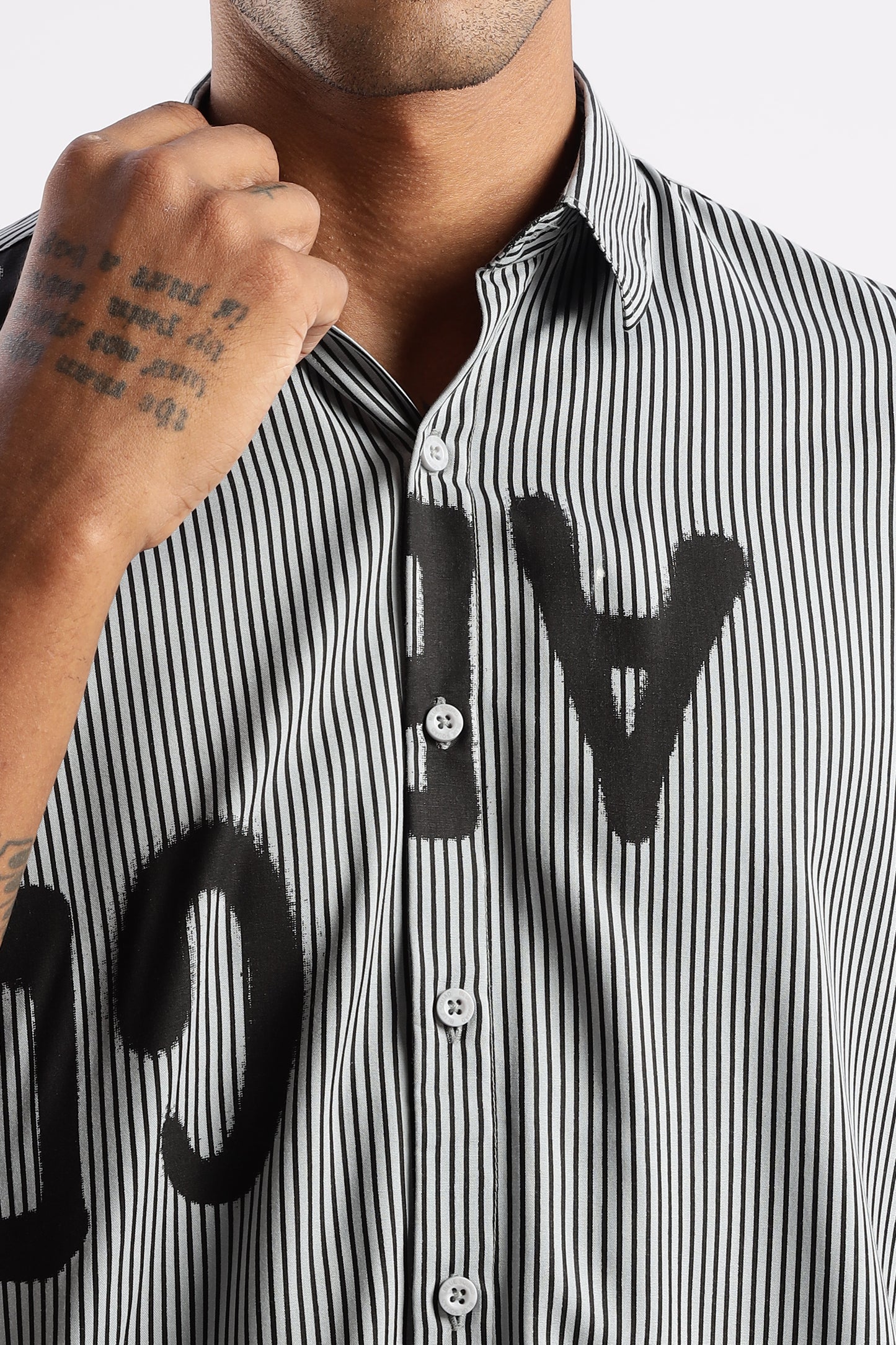 Men’s Letter-Scatter Pinstripe Short-Sleeve Shirt – Black/White