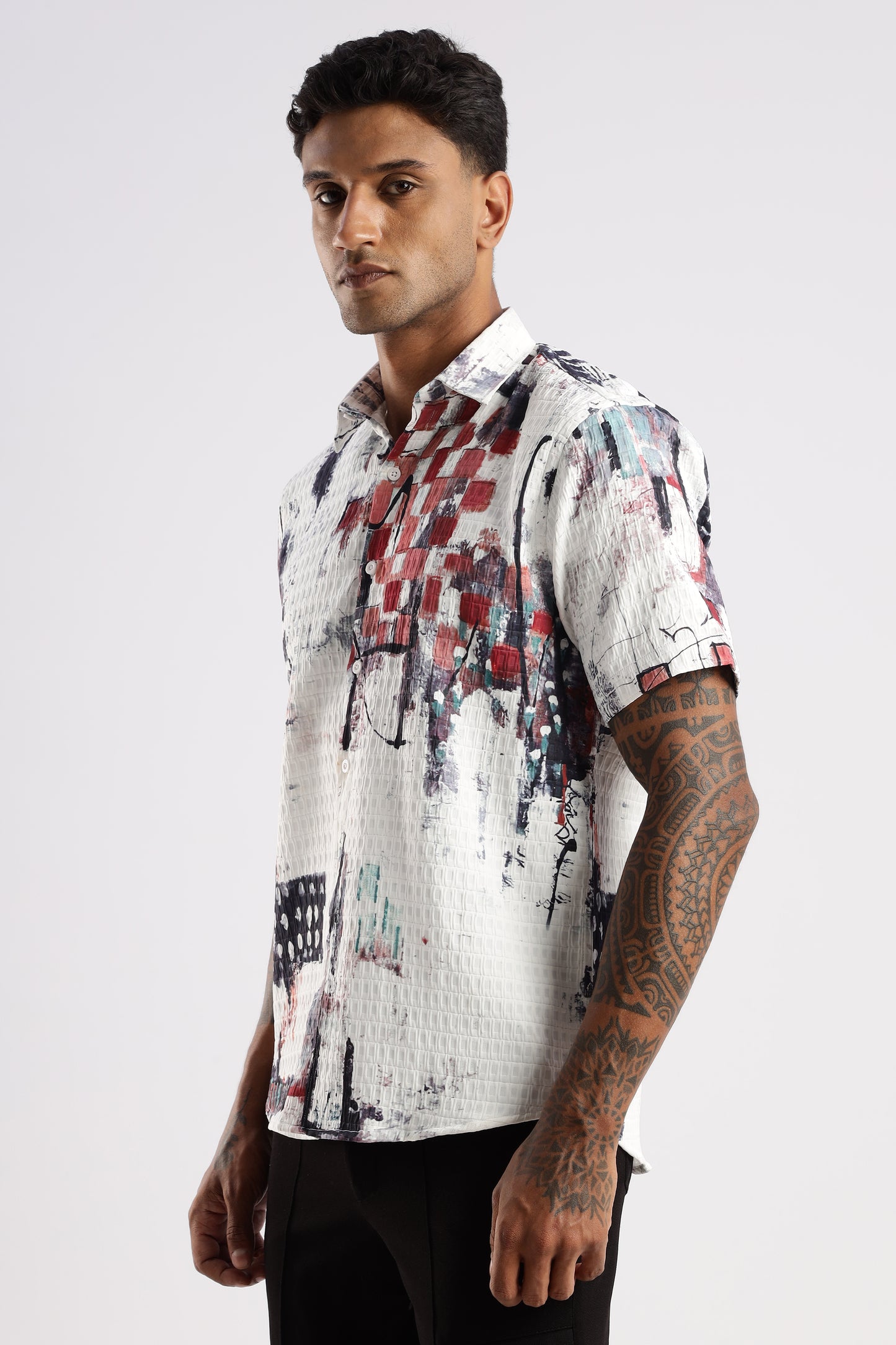 Men’s Painterly Checker Art Print Short-Sleeve Shirt – White/Red