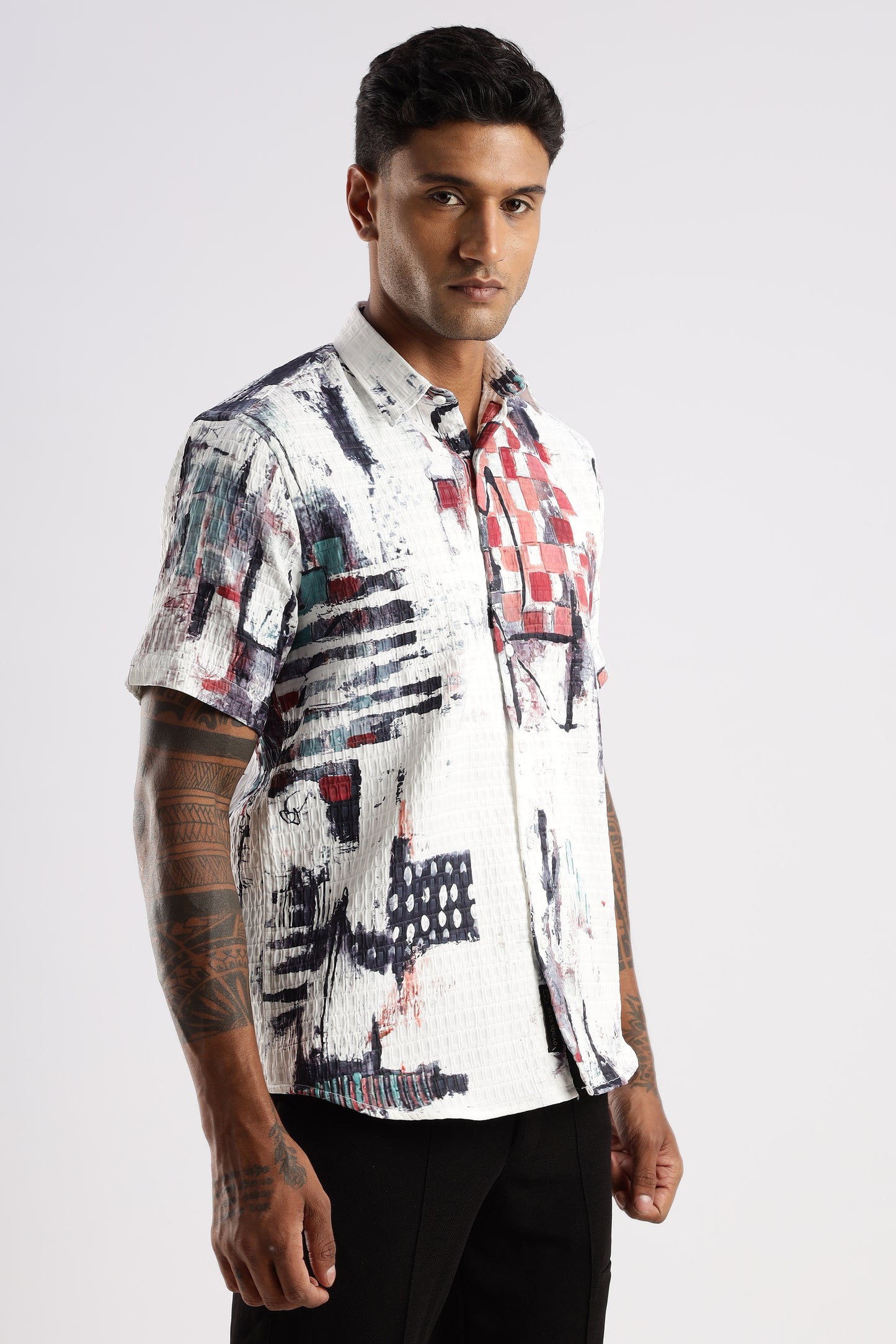Men’s Painterly Checker Art Print Short-Sleeve Shirt – White/Red
