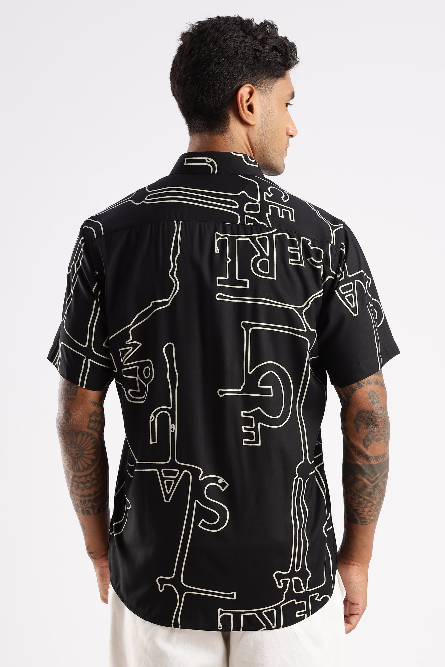 Men’s Oversized Line-Art Typography Short-Sleeve Shirt