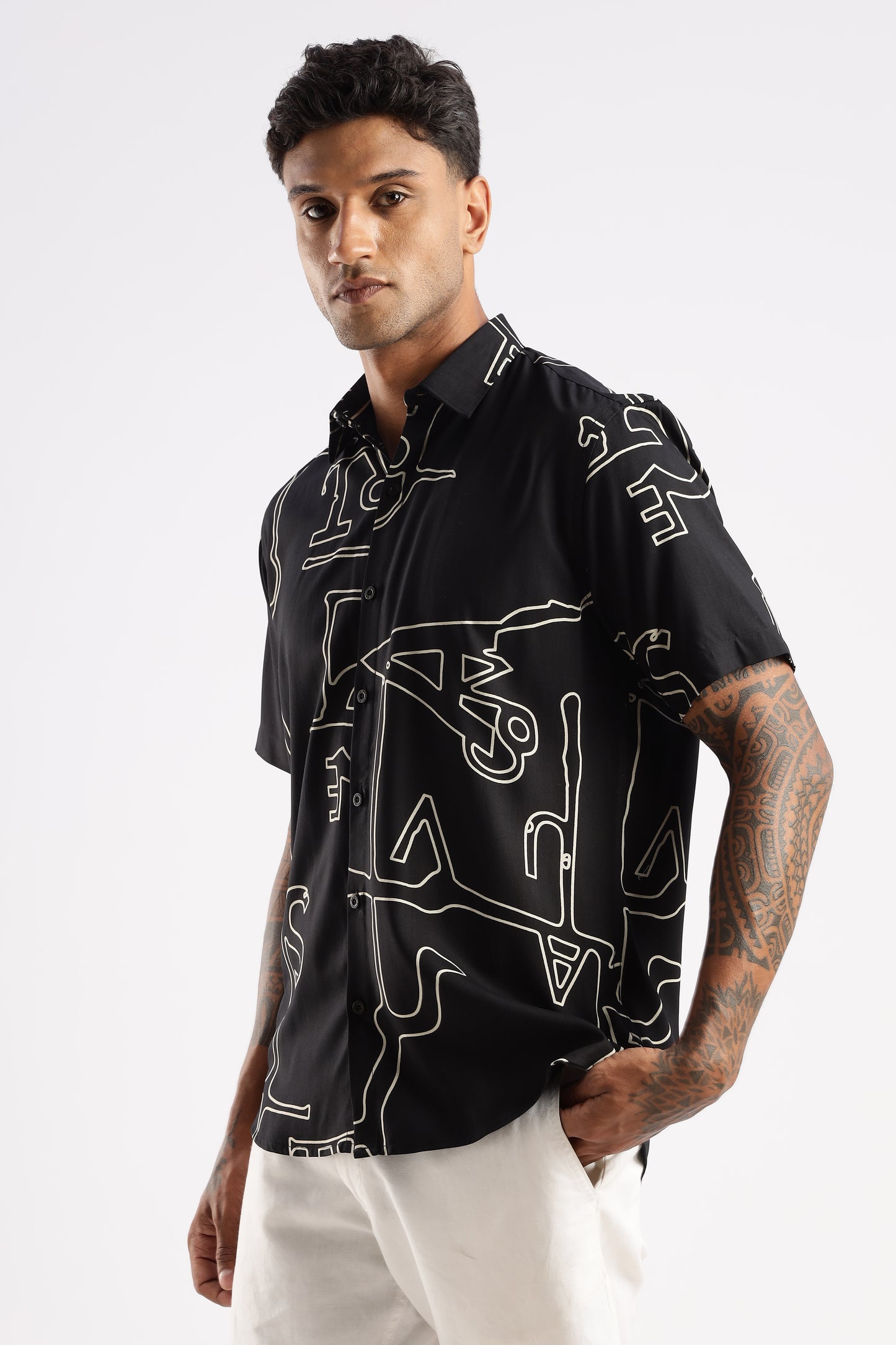 Men’s Oversized Line-Art Typography Short-Sleeve Shirt