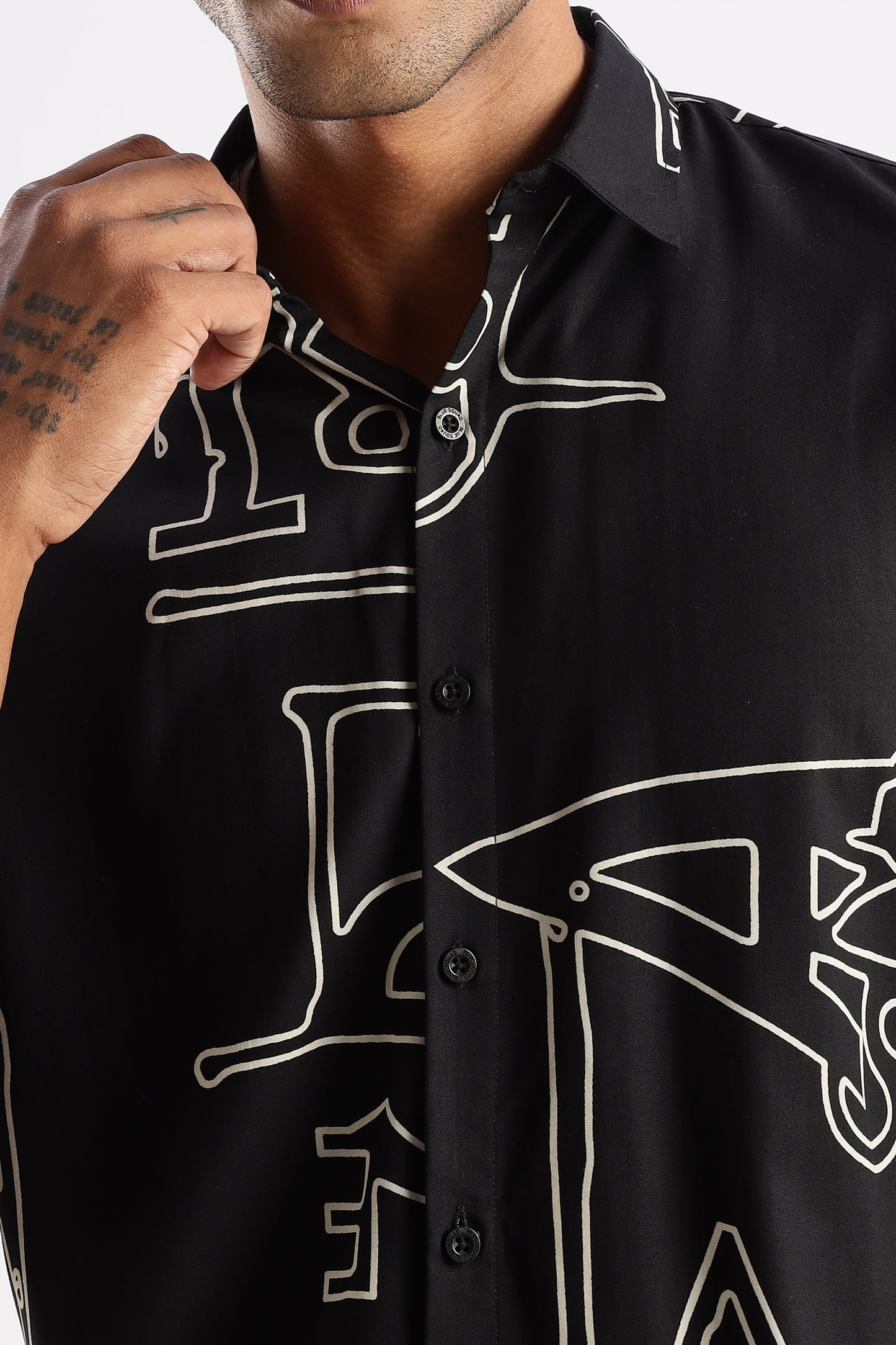 Men’s Oversized Line-Art Typography Short-Sleeve Shirt